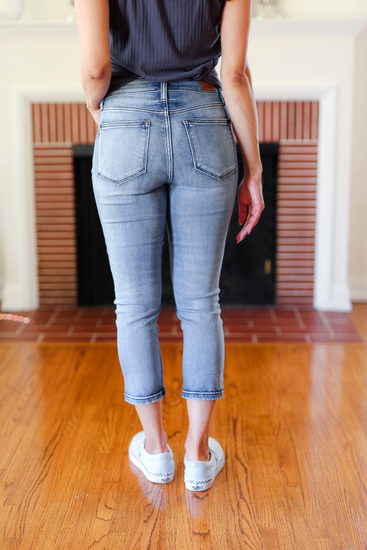 Judy Blue Medium Wash Mid Rise Skinny Capri Final Sale 2024 Blow-Out Sale