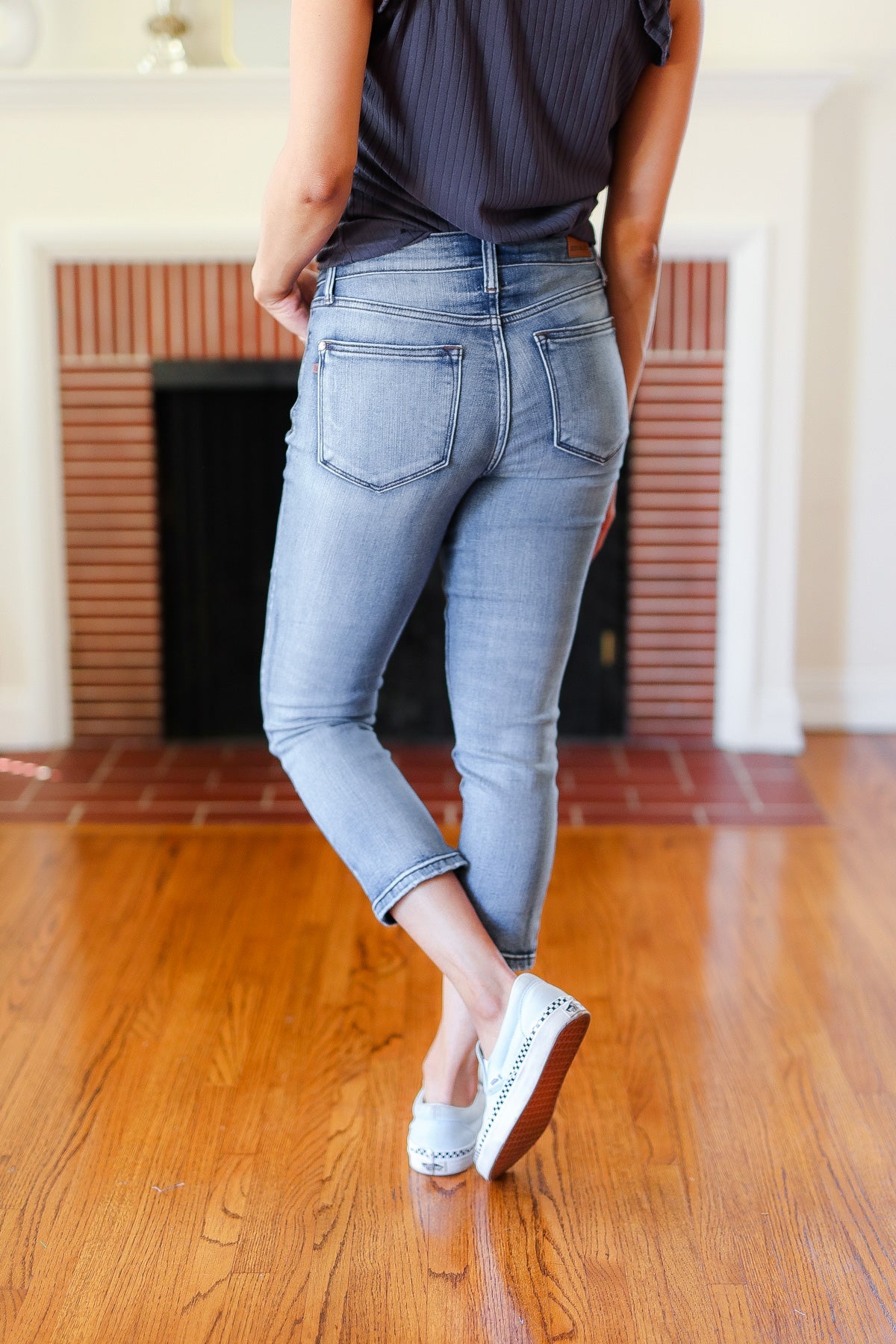 Judy Blue Medium Wash Mid Rise Skinny Capri Final Sale 2024 Blow-Out Sale