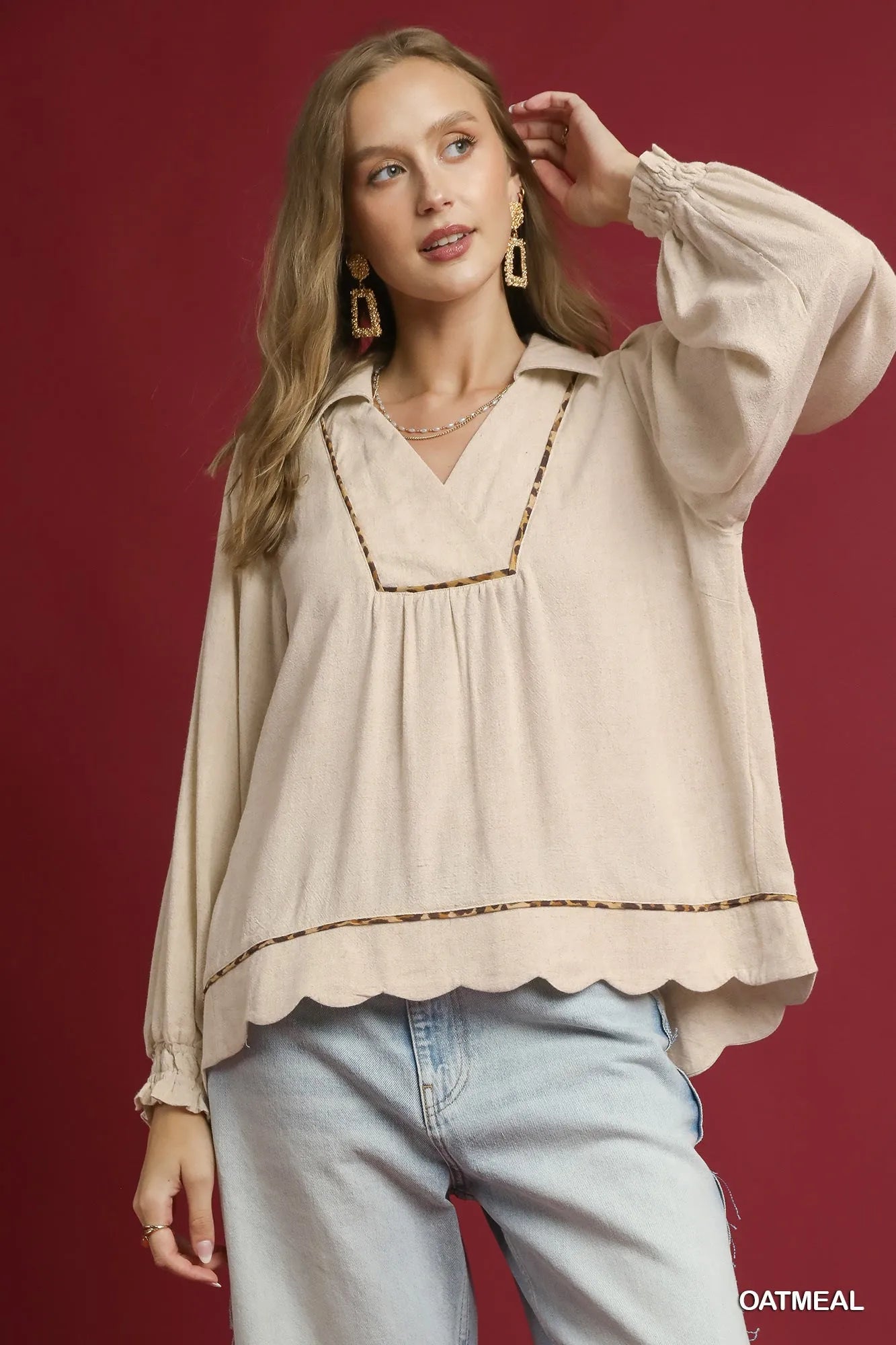Umgee Oatmeal Linen Scallop Hem Blouse with Contrast Trim OATMEAL