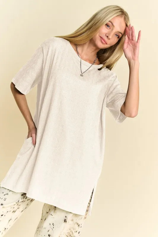 Davi & Dani White Short Sleeve Side Slit T-Shirt with Pockets