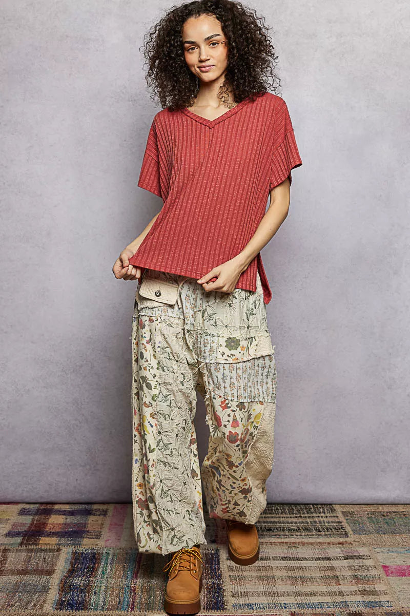 POL Terra-cotta Ribbed Knit V-Neck Short Sleeve T-Shirt with Side Slit