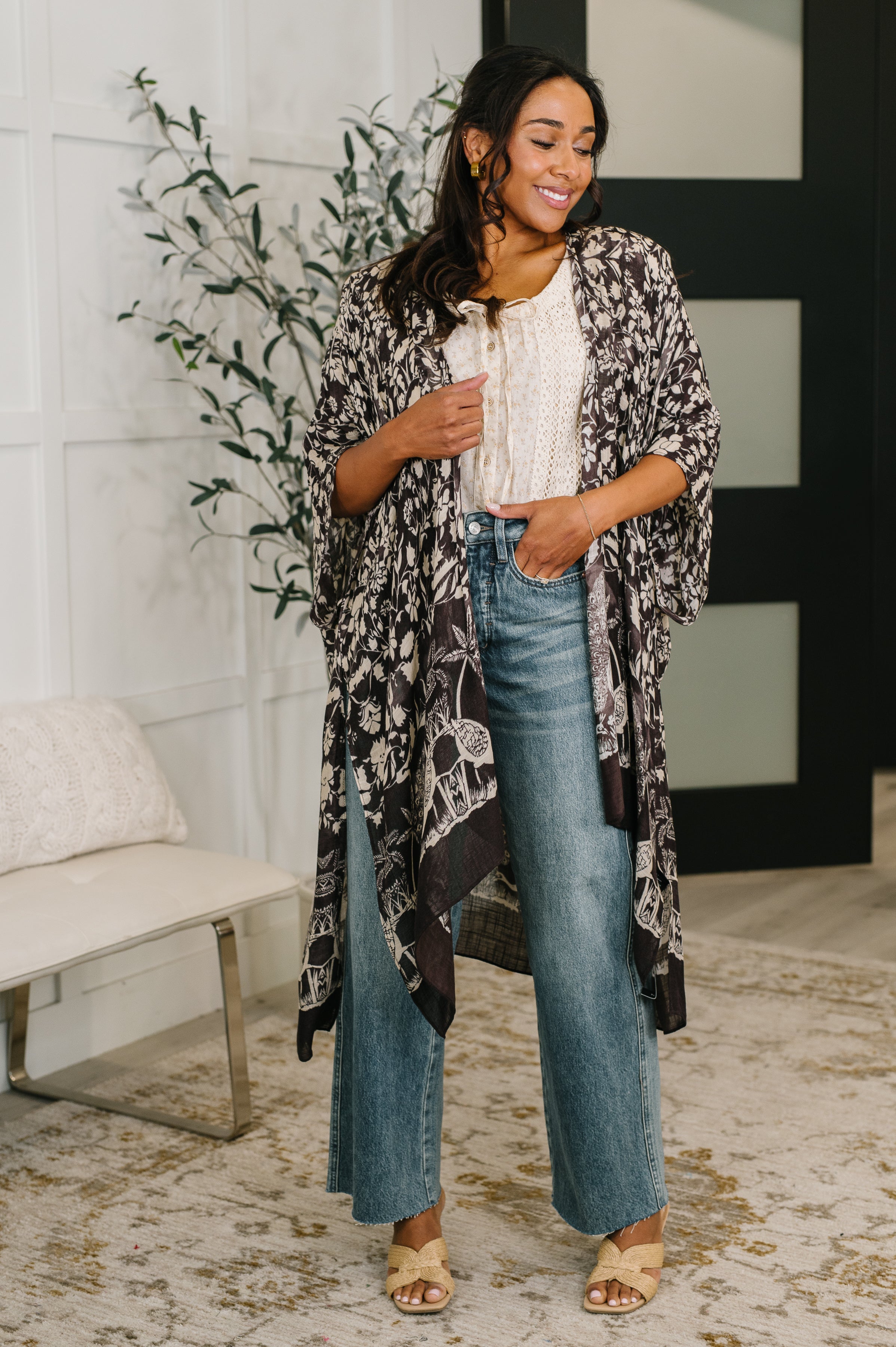 Urbanista Bella Vida Open Front Floral Print Kimono Womens