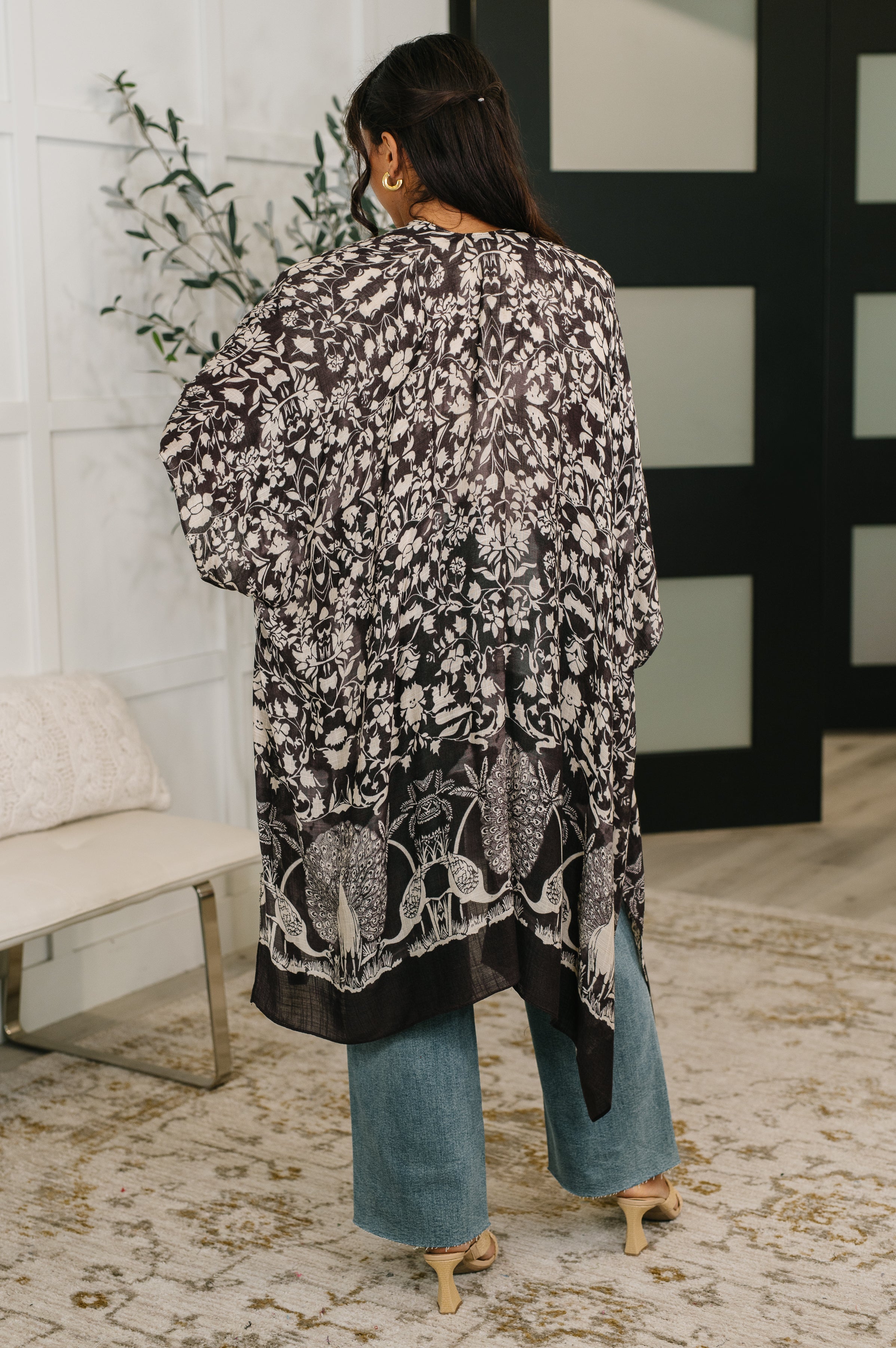 Urbanista Bella Vida Open Front Floral Print Kimono Womens