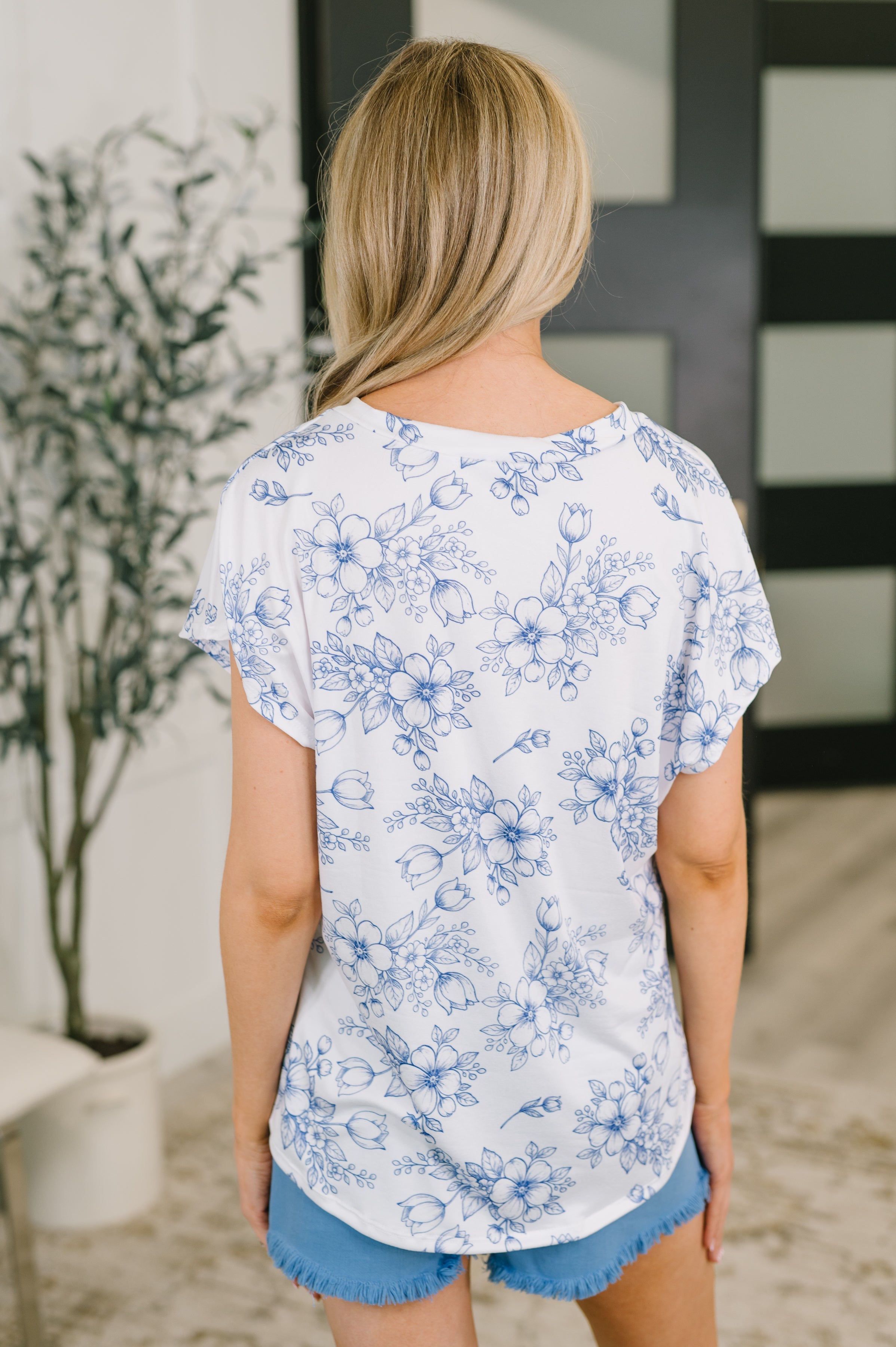 Haptics Down Right Delicate V-Neck Tulip Floral Top Womens
