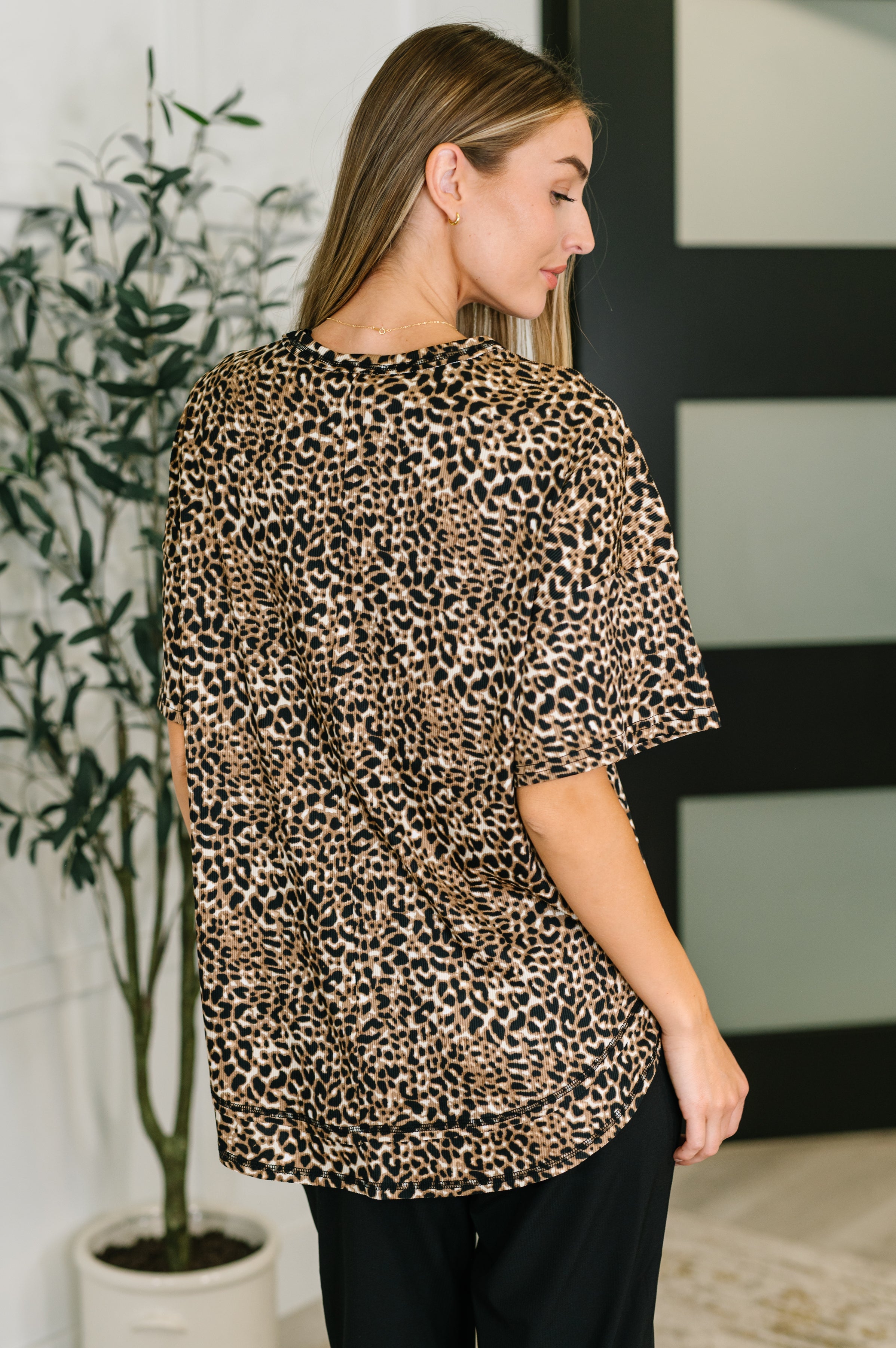 Very J Feline Fine Ribbed Knit Relaxed Tee in Mocha Womens