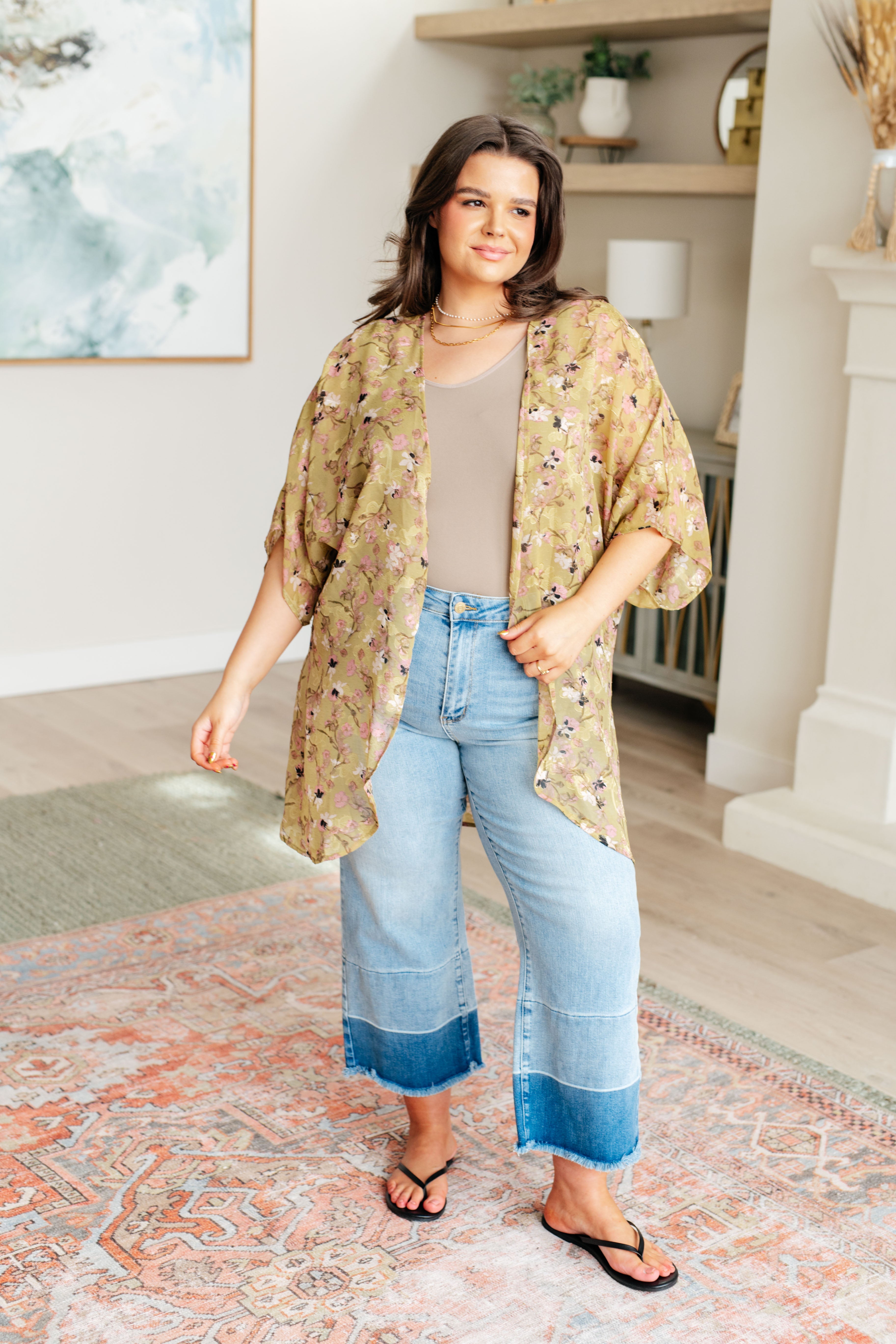 Center & Main Go Anywhere Floral Kimono Layers