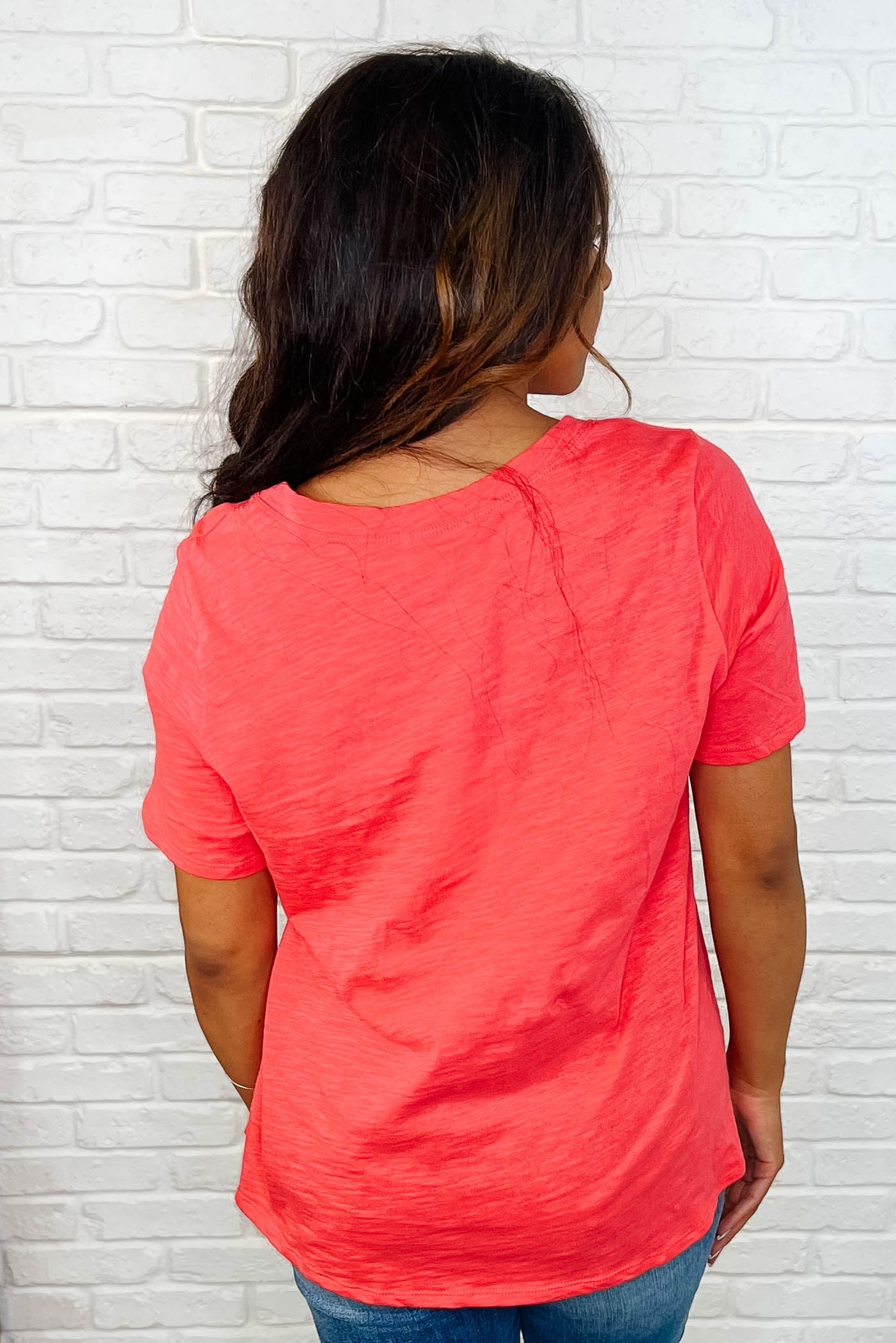 Andree by Unit V-Neck Tee in Hot Coral Womens