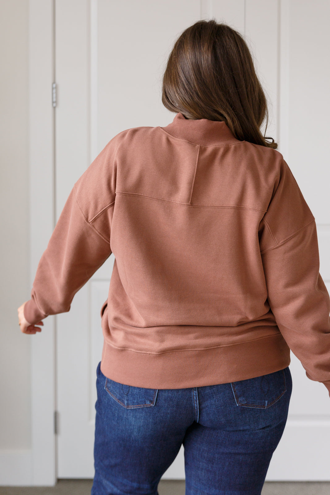 Very J Make No Mistake Mock Neck Fleece Pullover in Cocoa Tops