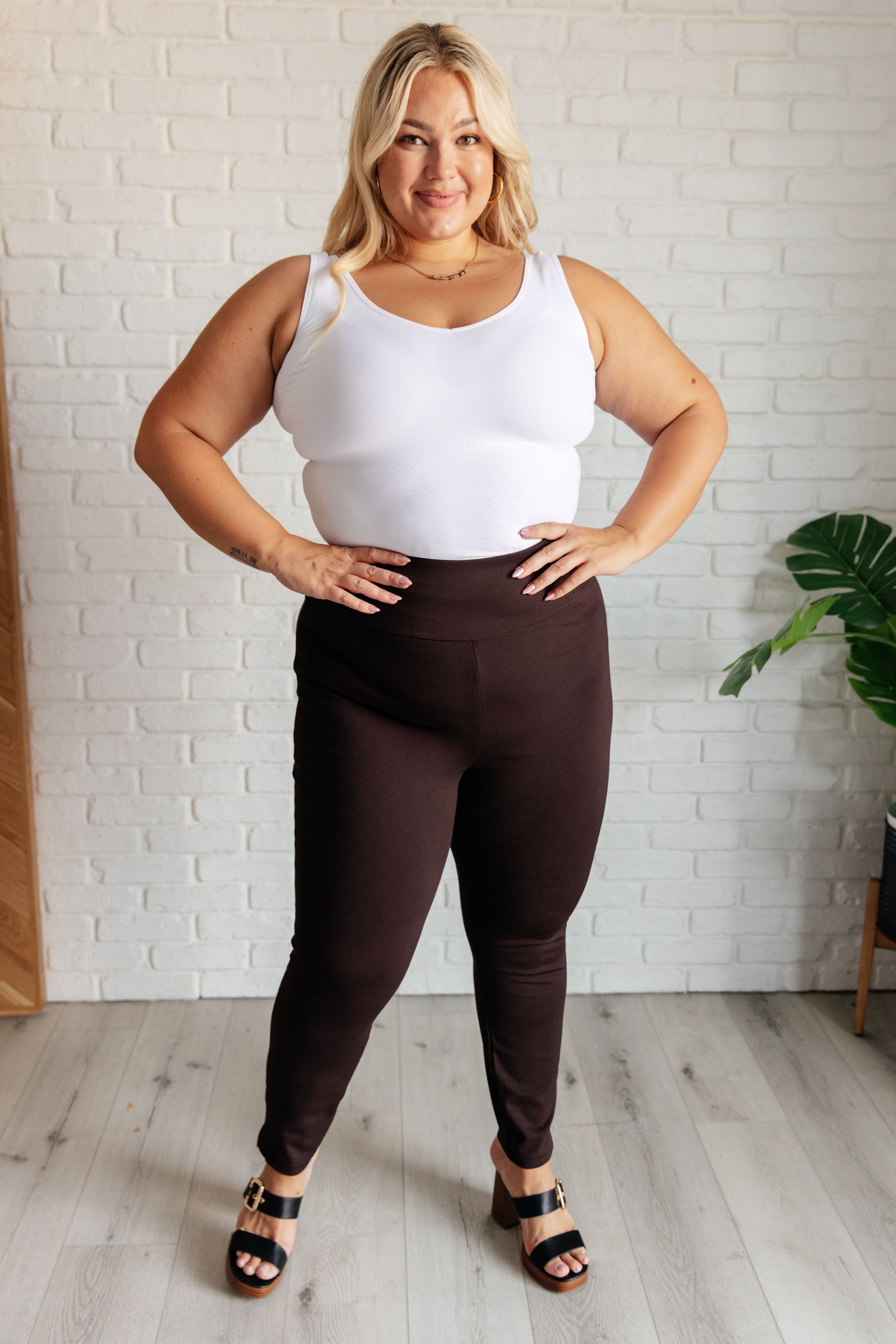 Dear Scarlett Magic Skinny 28" Pants in Chocolate Pants