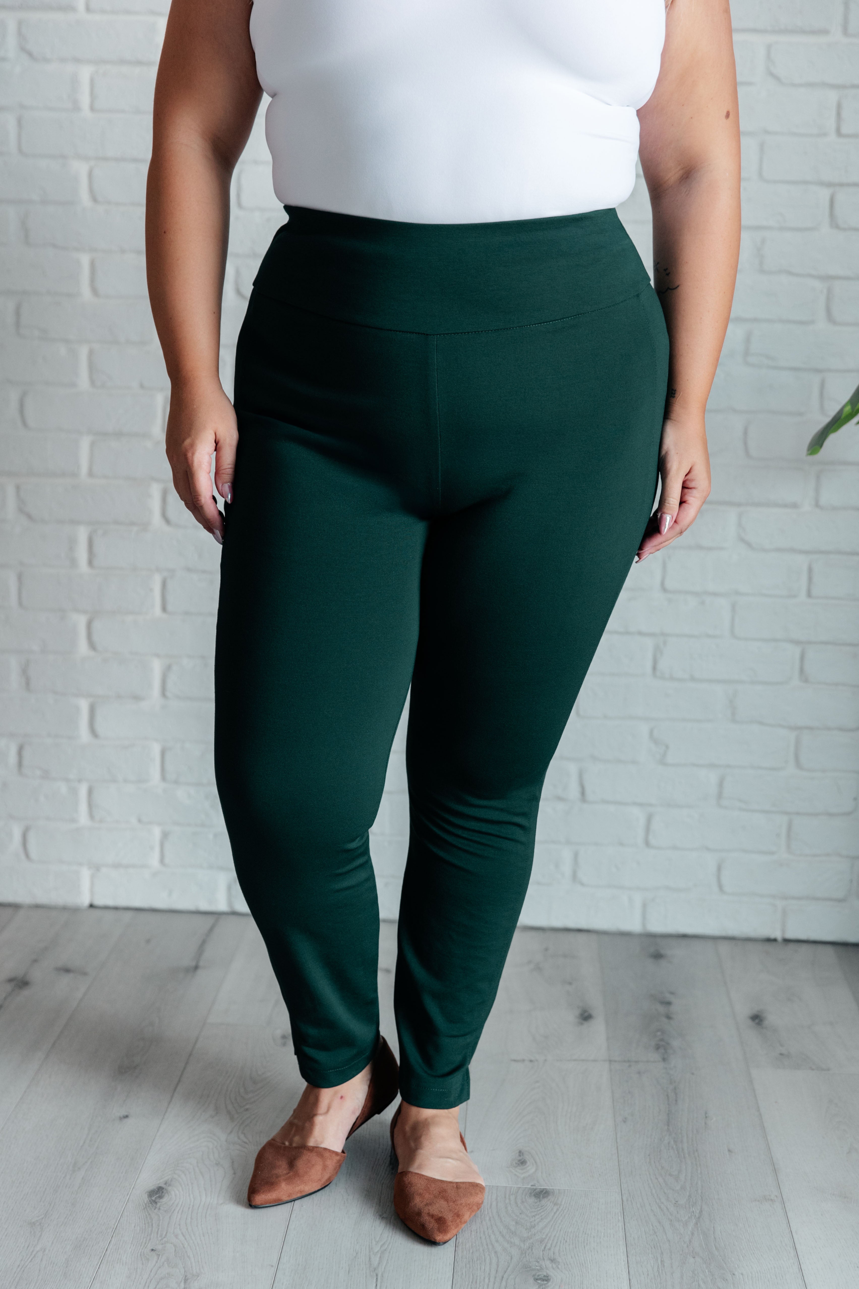 Dear Scarlett Magic Skinny 28" Pants in Hunter Green Pants