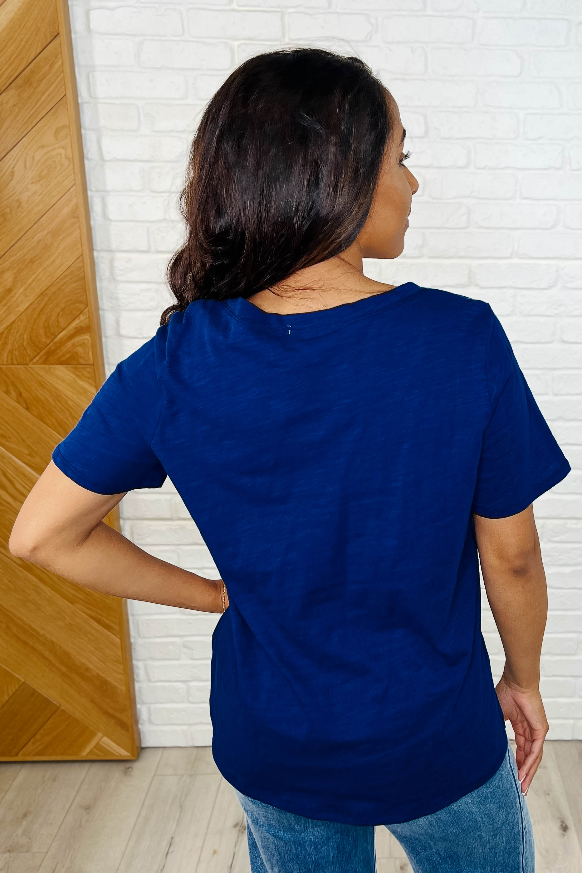 Andree by Unit in V-Neck Tee in Navy Womens