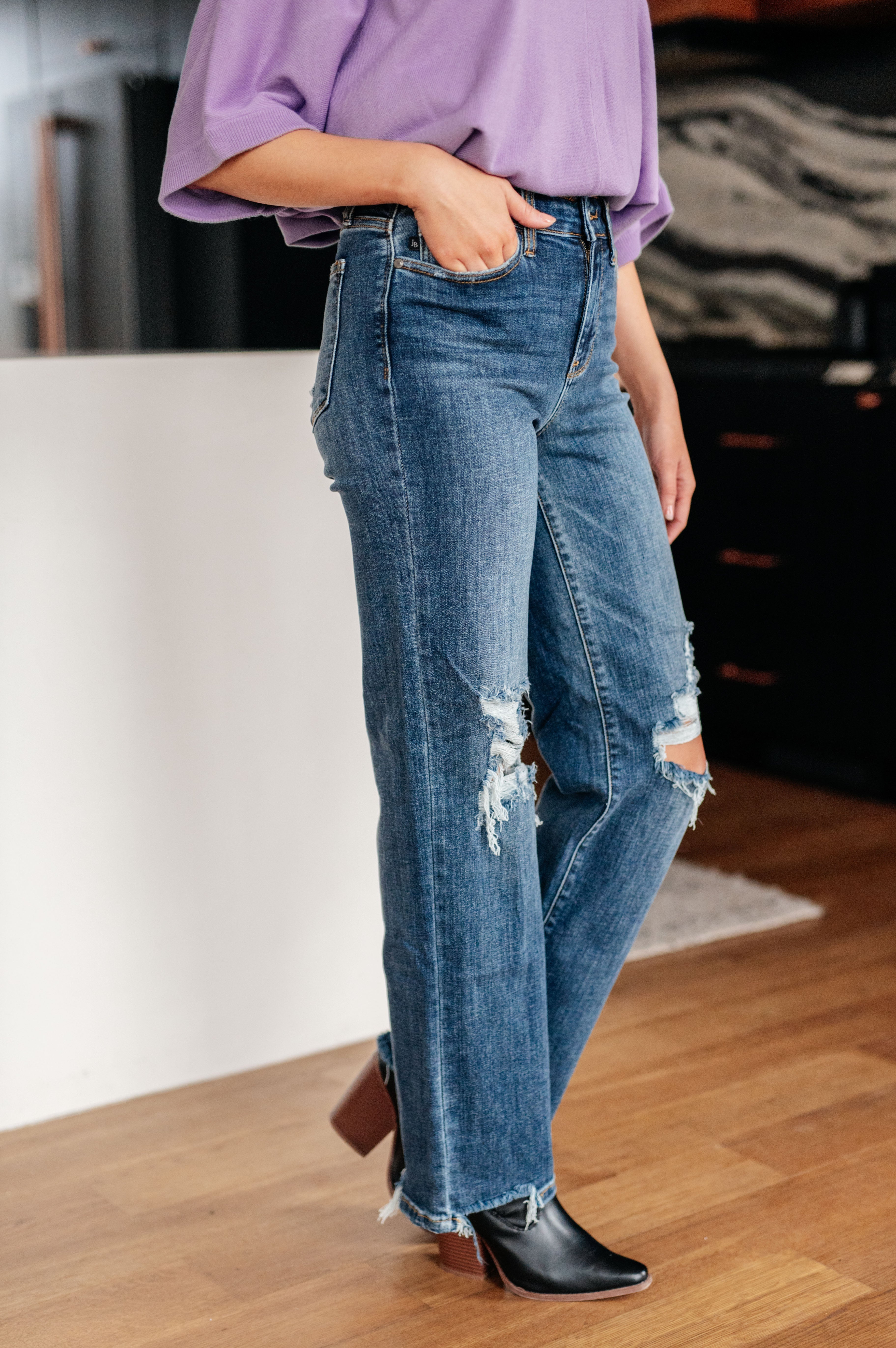Judy Blue Rose High Rise 90's Straight Jeans in Dark Wash Jeans