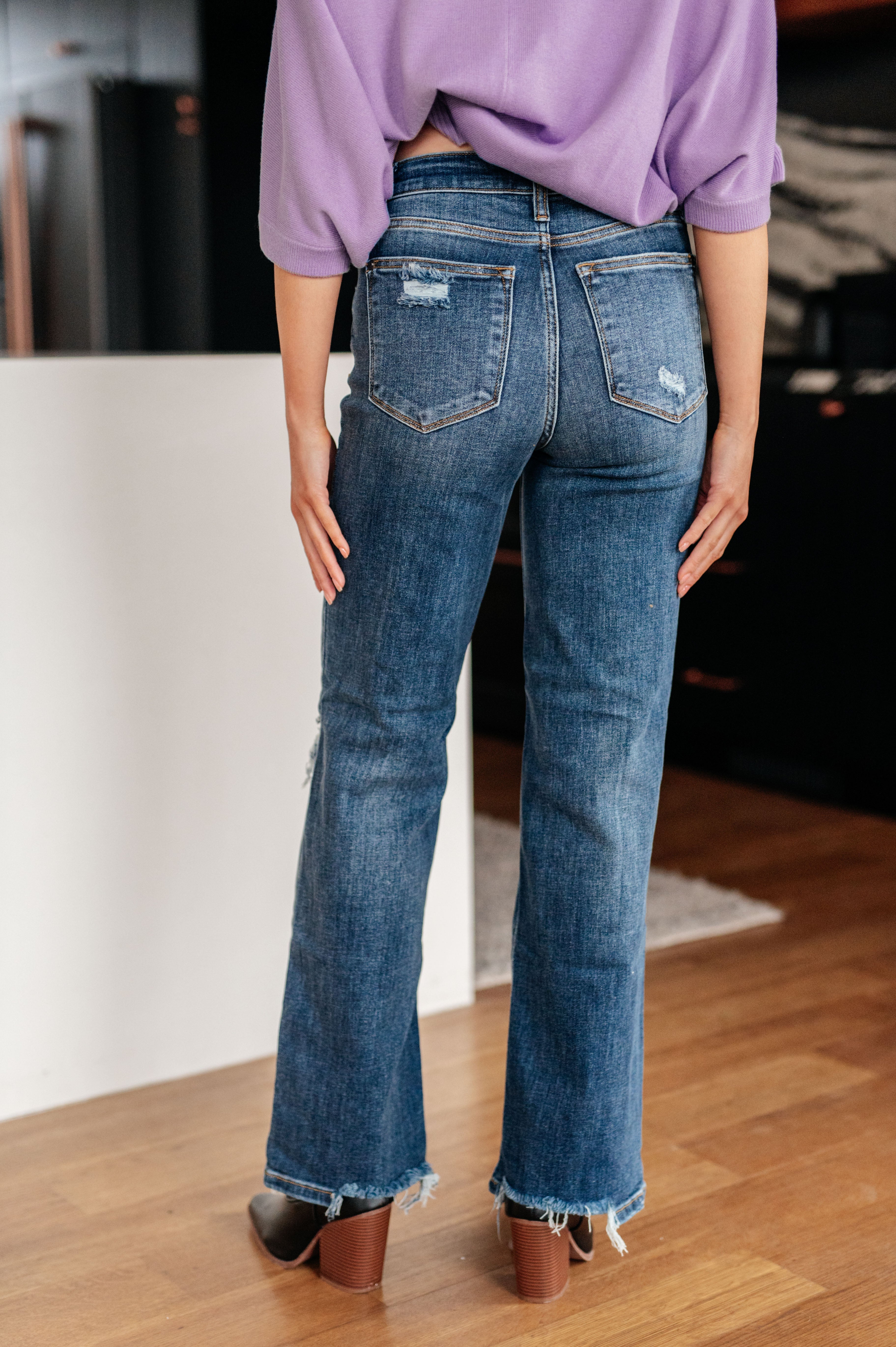 Judy Blue Rose High Rise 90's Straight Jeans in Dark Wash Jeans