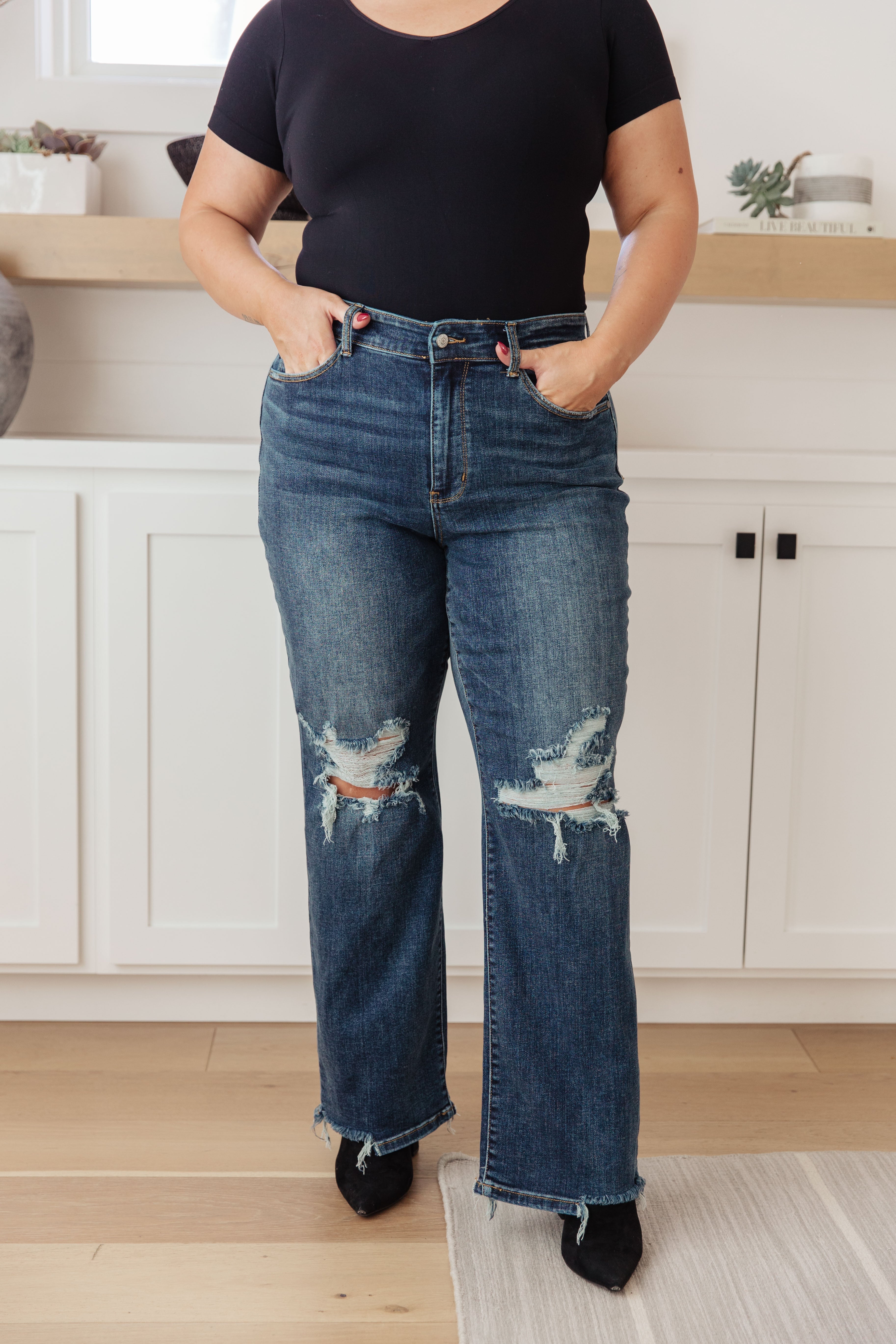 Judy Blue Rose High Rise 90's Straight Jeans in Dark Wash Jeans
