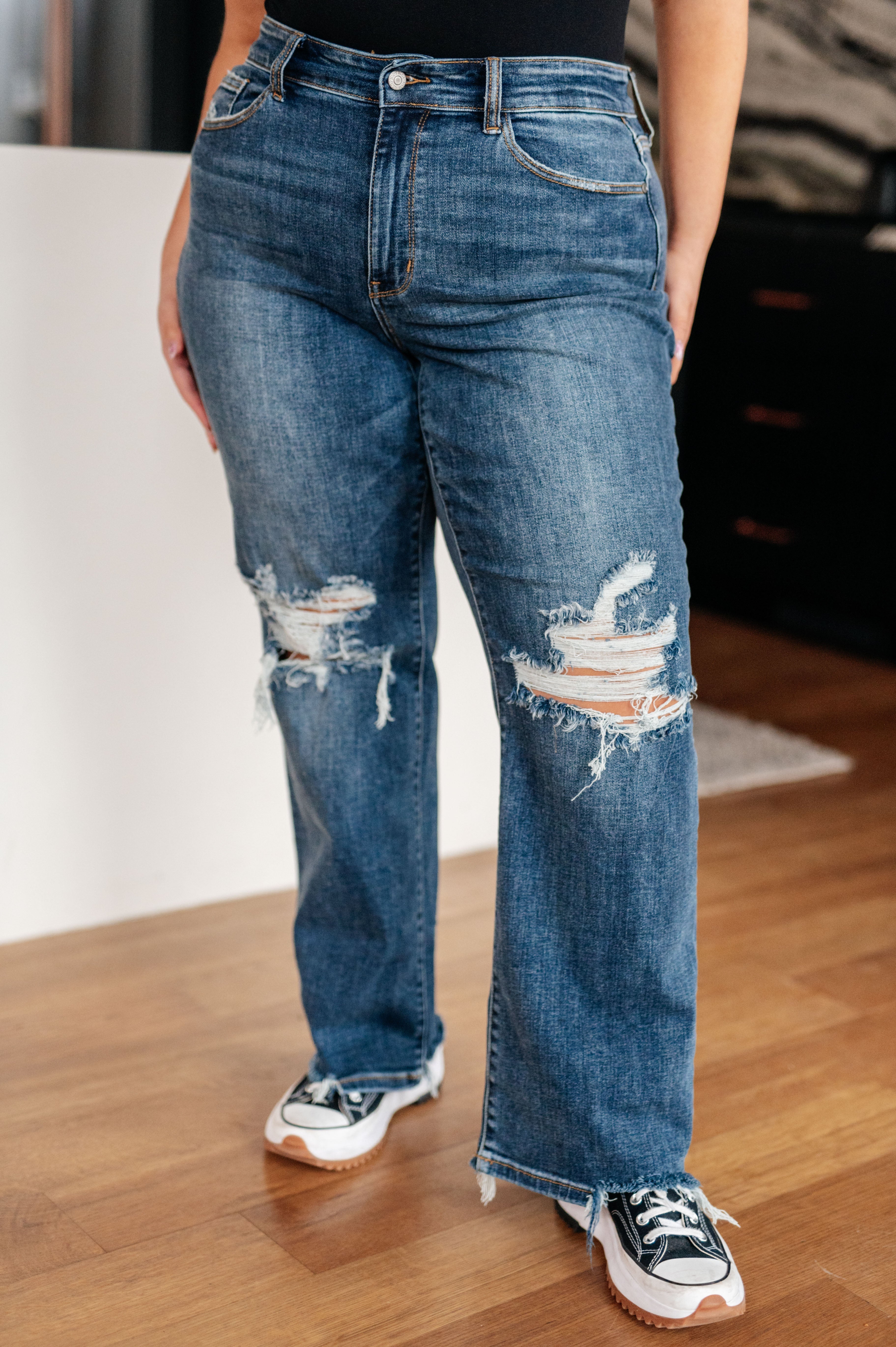 Judy Blue Rose High Rise 90's Straight Jeans in Dark Wash Jeans