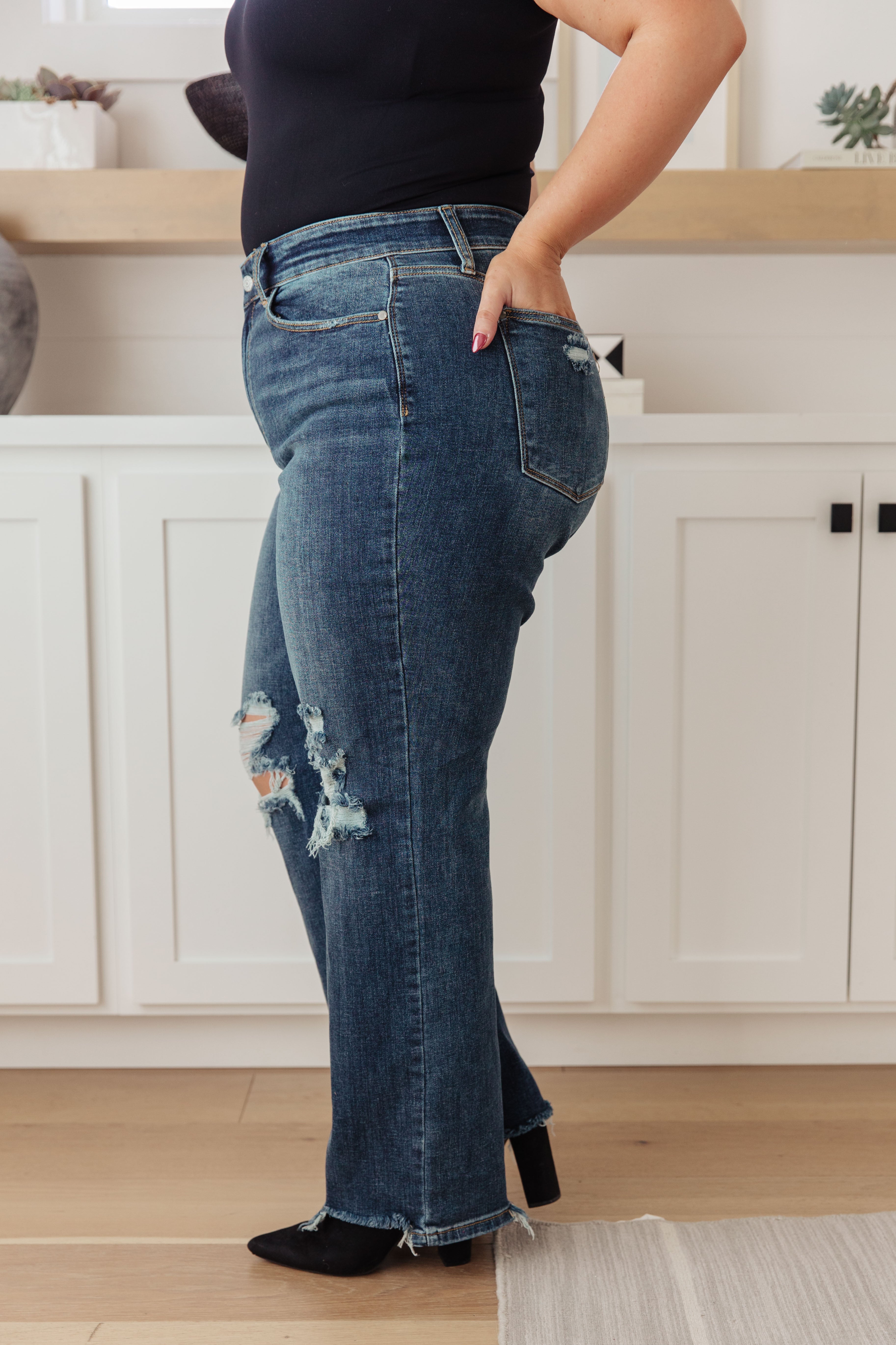 Judy Blue Rose High Rise 90's Straight Jeans in Dark Wash Jeans