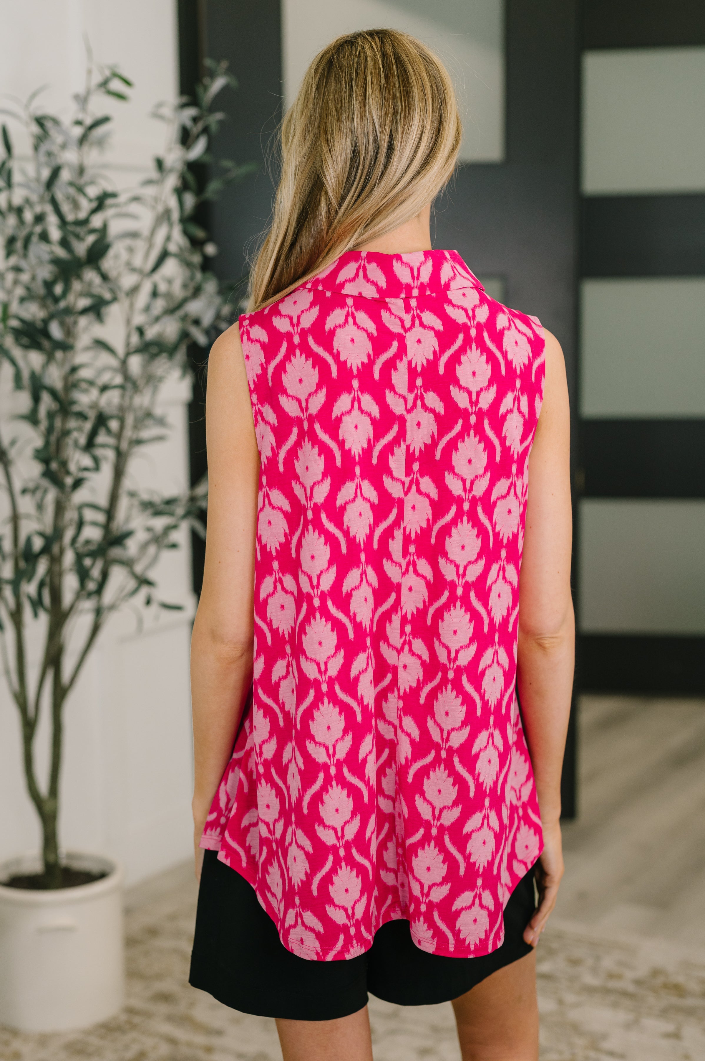 Dear Scarlett Sea Spray Collared Sleeveless Top in Floral Ikat Womens