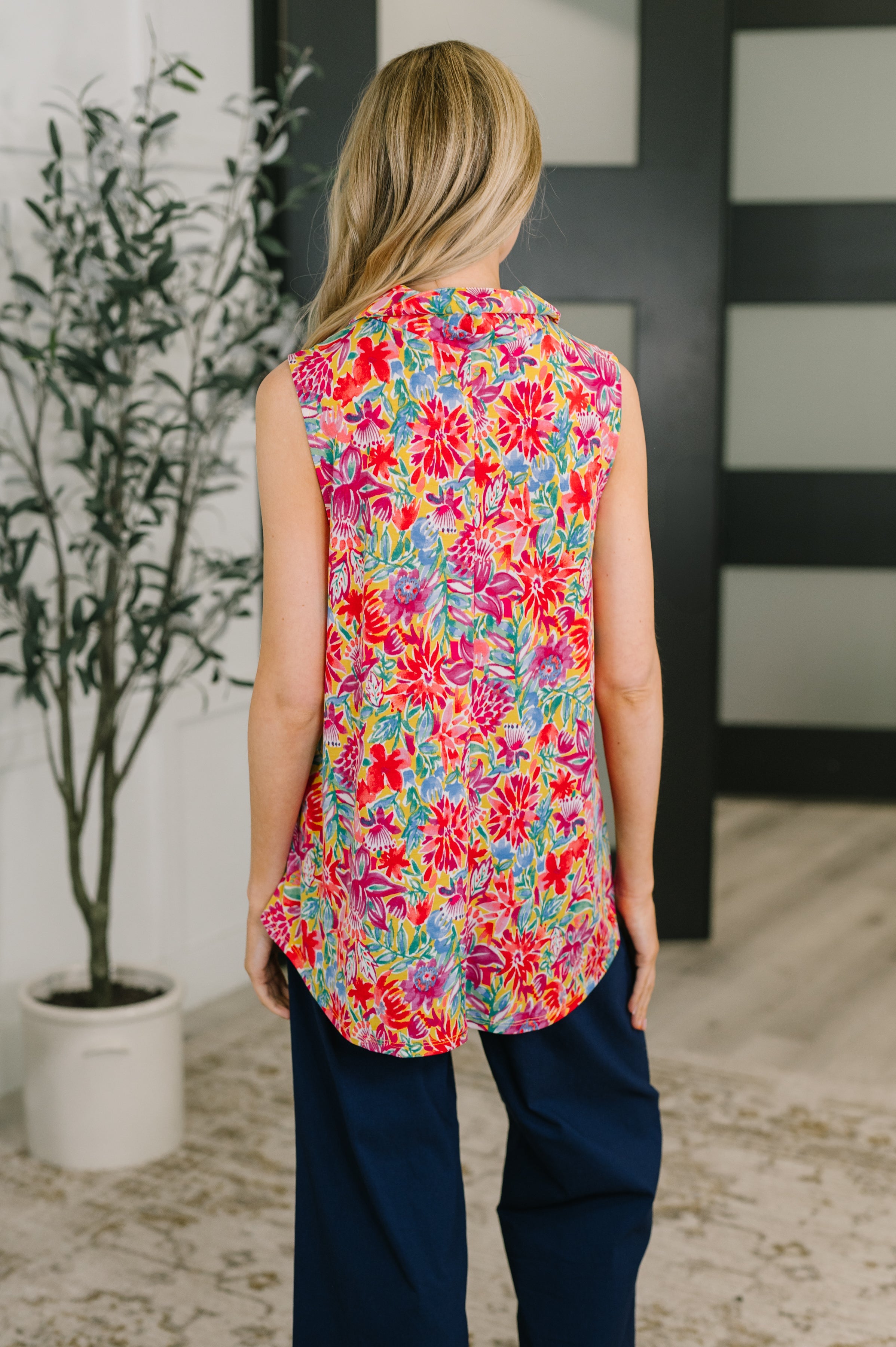 Dear Scarlett Sea Spray Collared Sleeveless Top in Island Bloom Womens