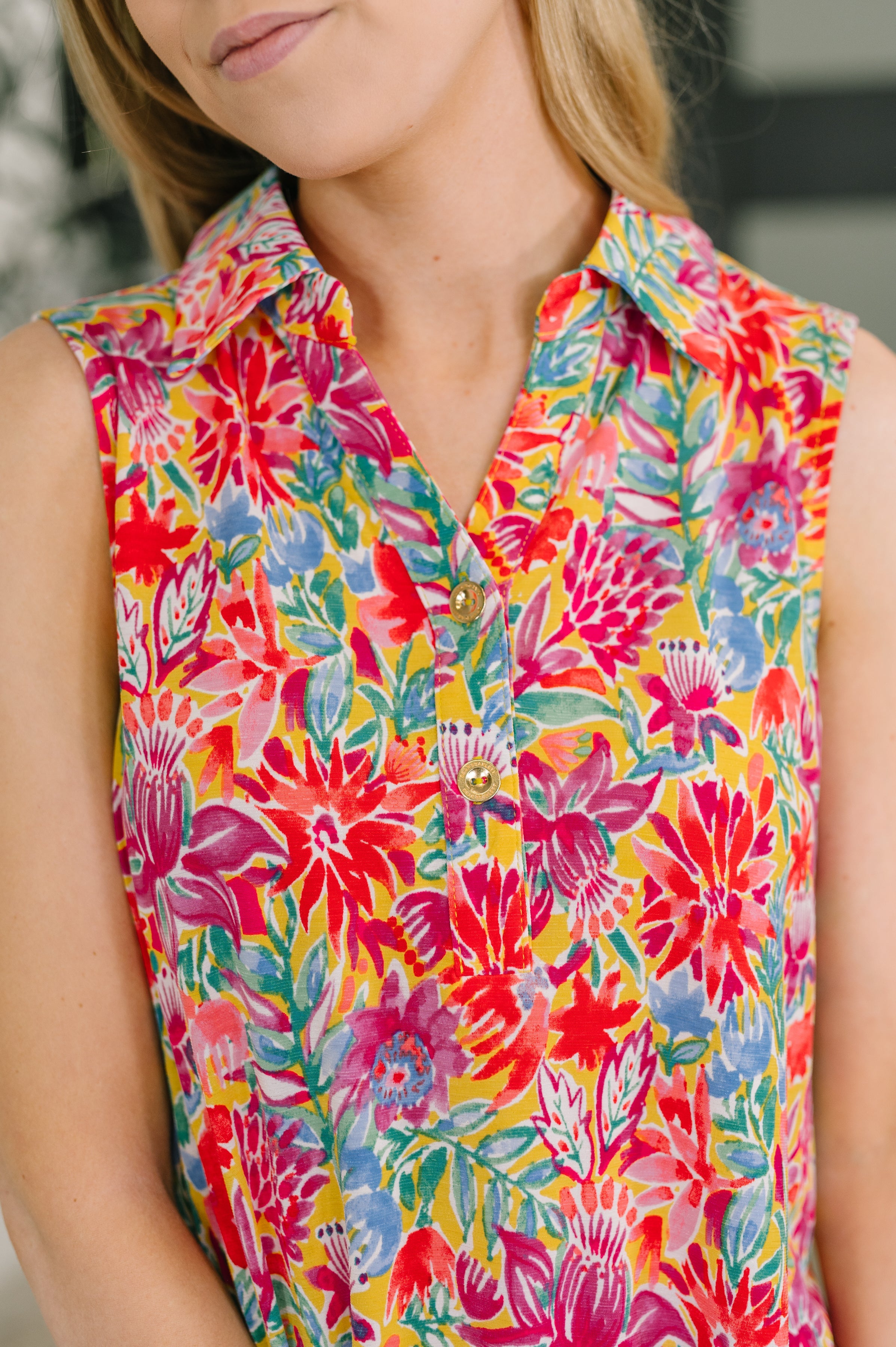 Dear Scarlett Sea Spray Collared Sleeveless Top in Island Bloom Womens