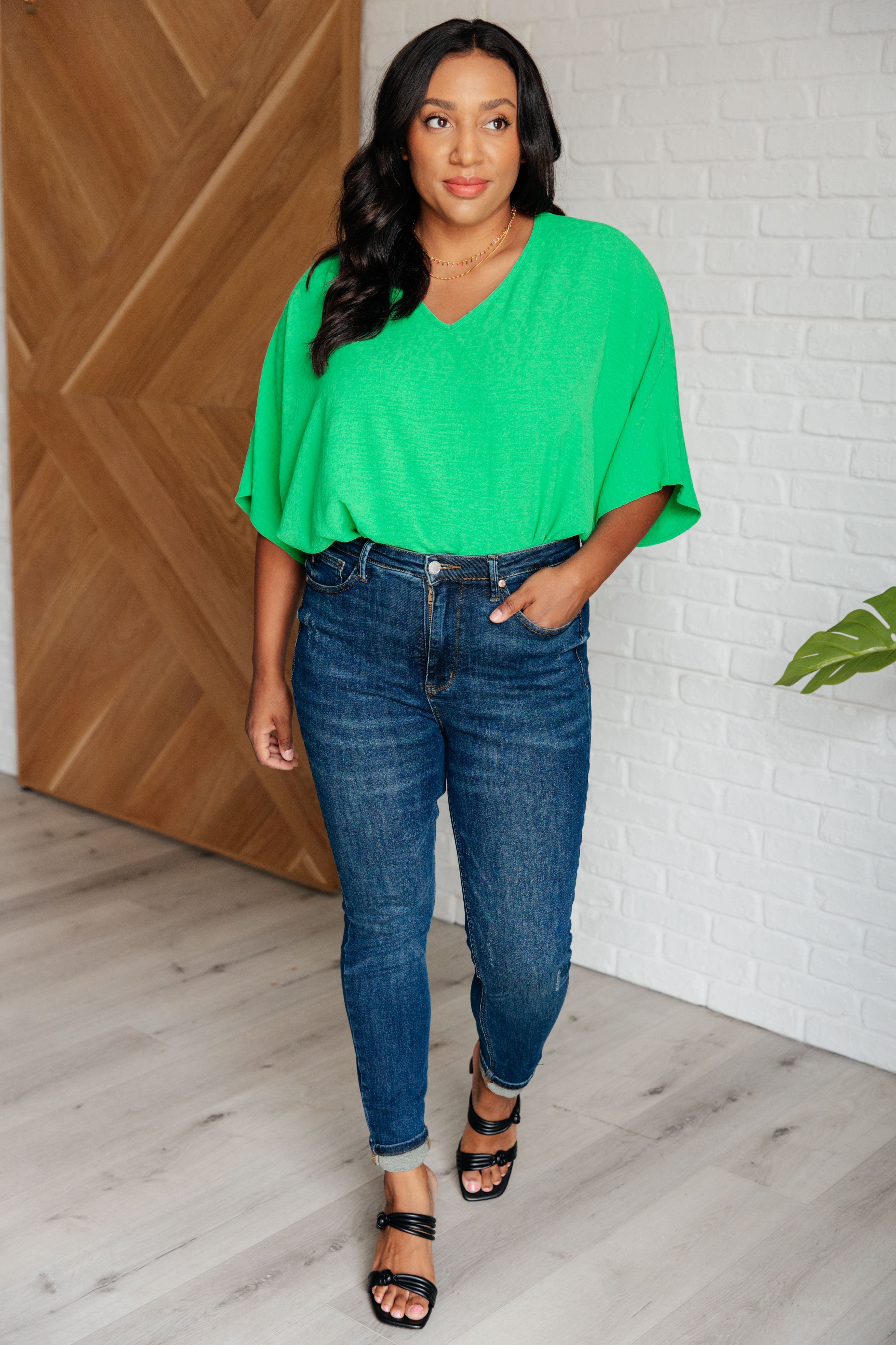 Spin USA Set the Expectation V-Neck Green Crinkle Woven Top Tops