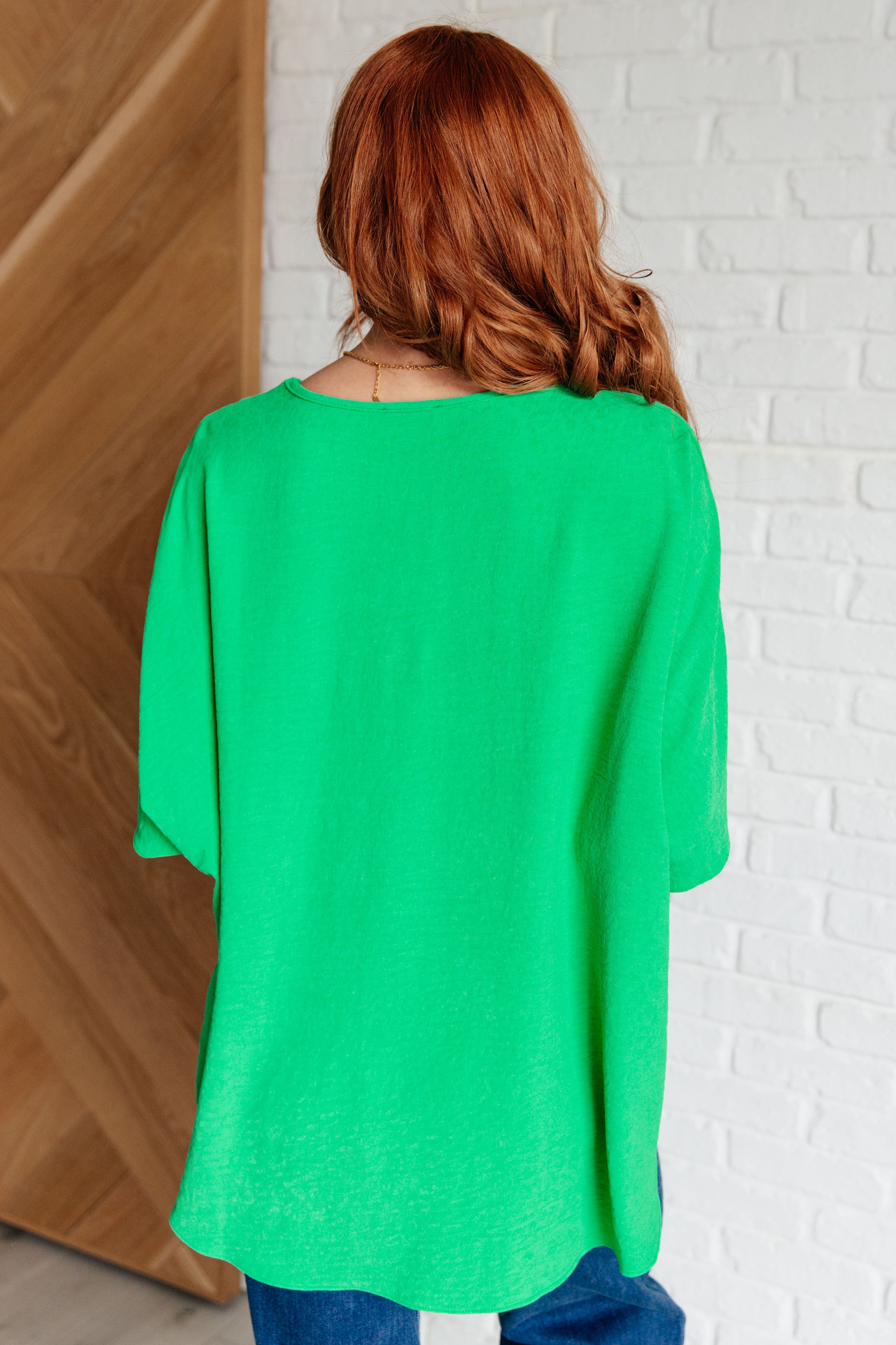 Spin USA Set the Expectation V-Neck Green Crinkle Woven Top Tops
