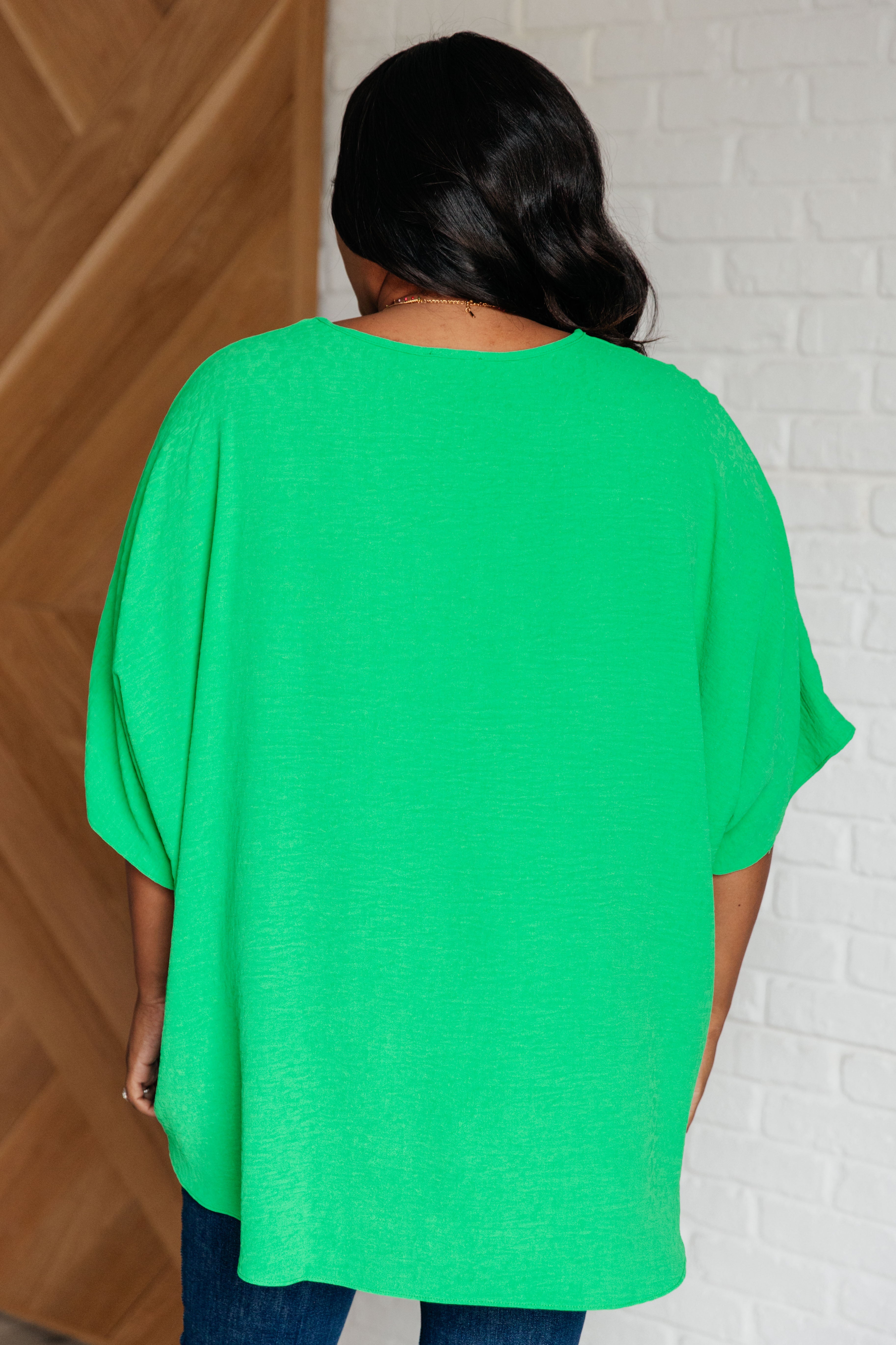 Spin USA Set the Expectation V-Neck Green Crinkle Woven Top Tops