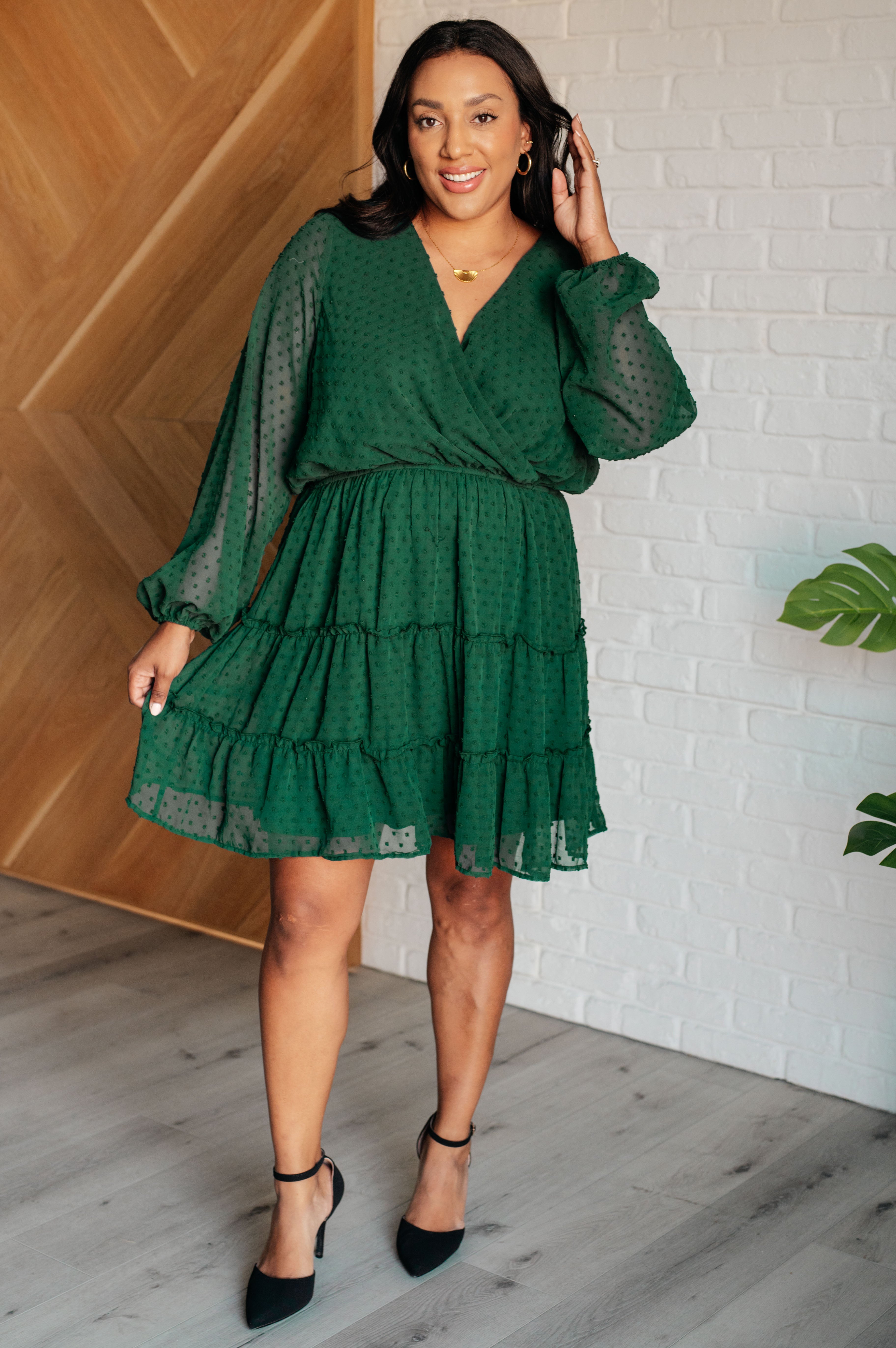 Andree by Unit Starlit Glow V-Neck Tiered Dress in Hunter Green Dresses