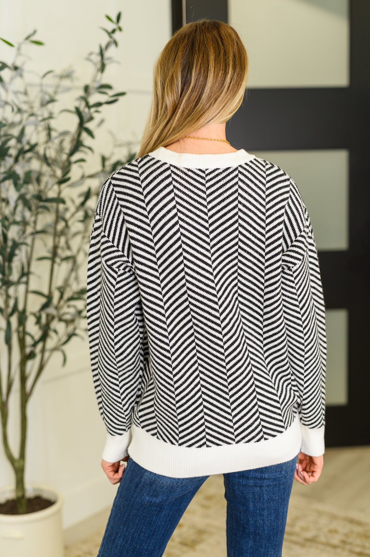 One Eleven North Super Secret Black & White Chevron Sweater Womens