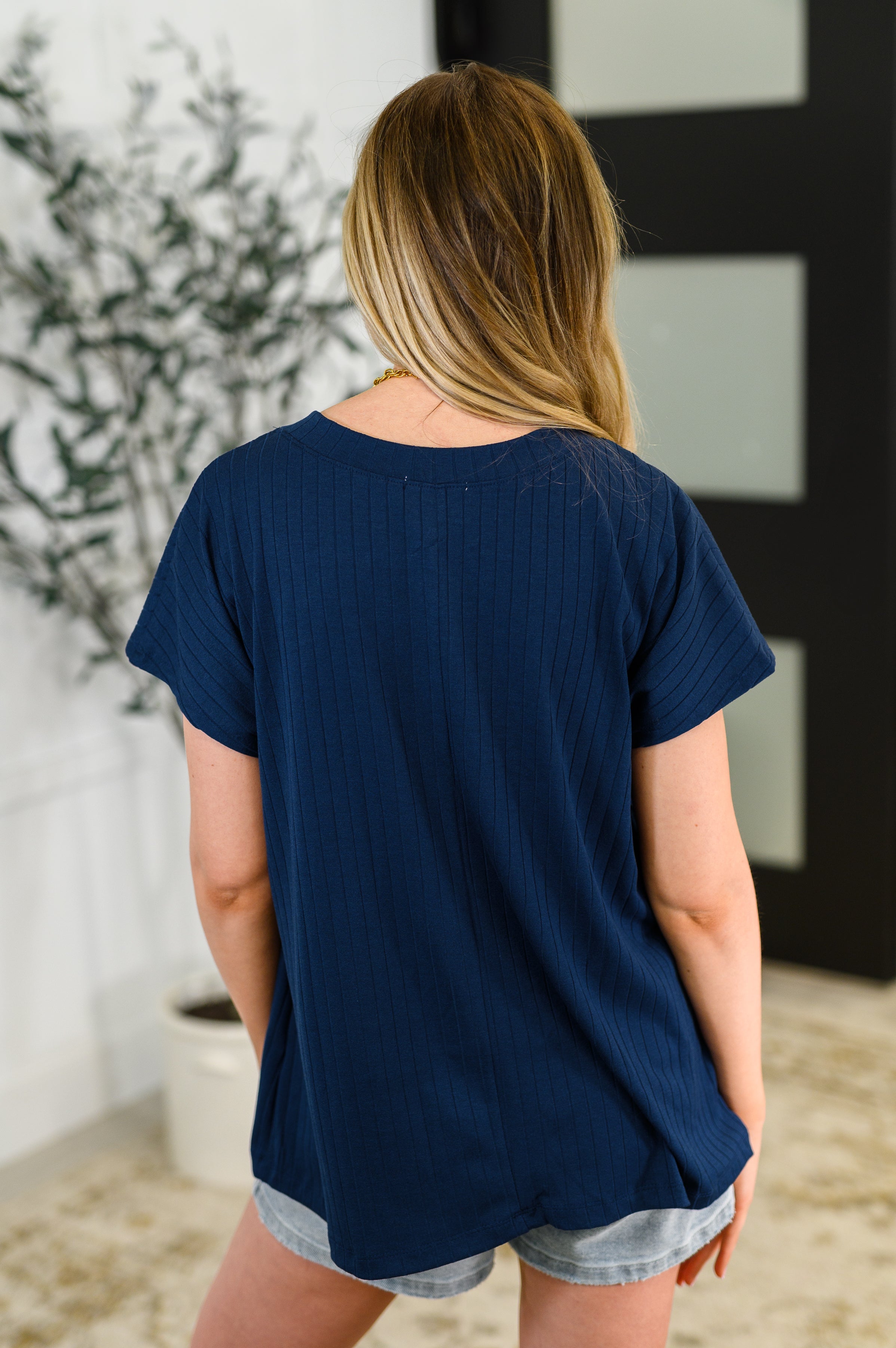 Andree by Unit Top Shelf Basic V-Neck Ribbed Tee in Navy Womens