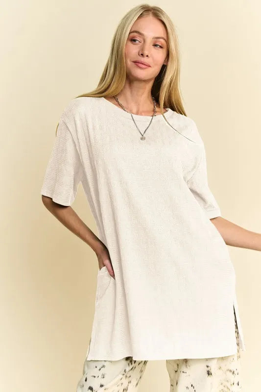 Davi & Dani White Short Sleeve Side Slit T-Shirt with Pockets