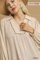 Umgee Oatmeal Linen Scallop Hem Blouse with Contrast Trim