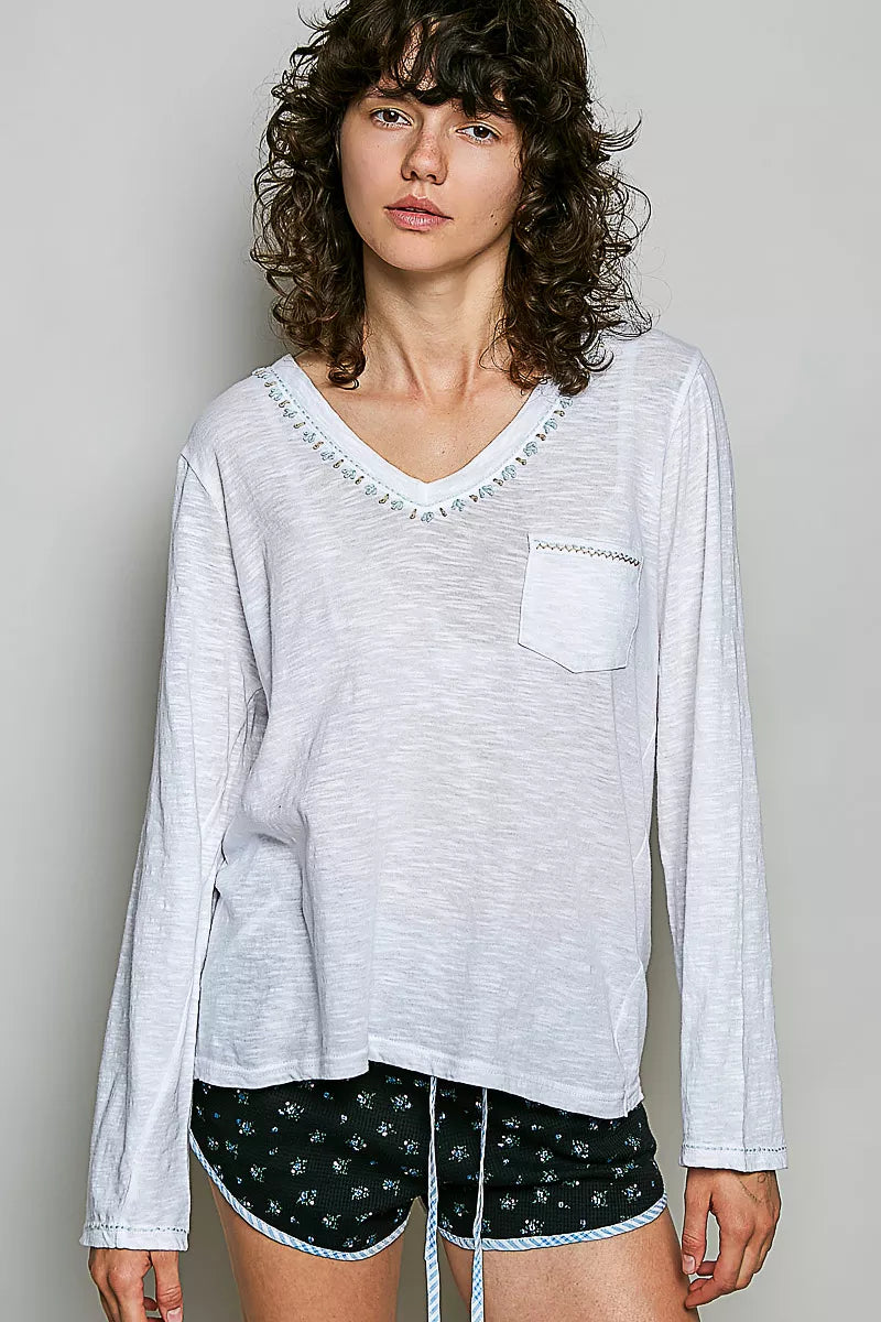 POL Contrast Hand-Stitch V-Neck Lightweight Knit Long Sleeve Top OFF WHITE