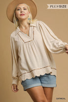 Umgee Oatmeal Linen Scallop Hem Blouse with Contrast Trim