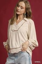 Umgee Oatmeal Linen Scallop Hem Blouse with Contrast Trim