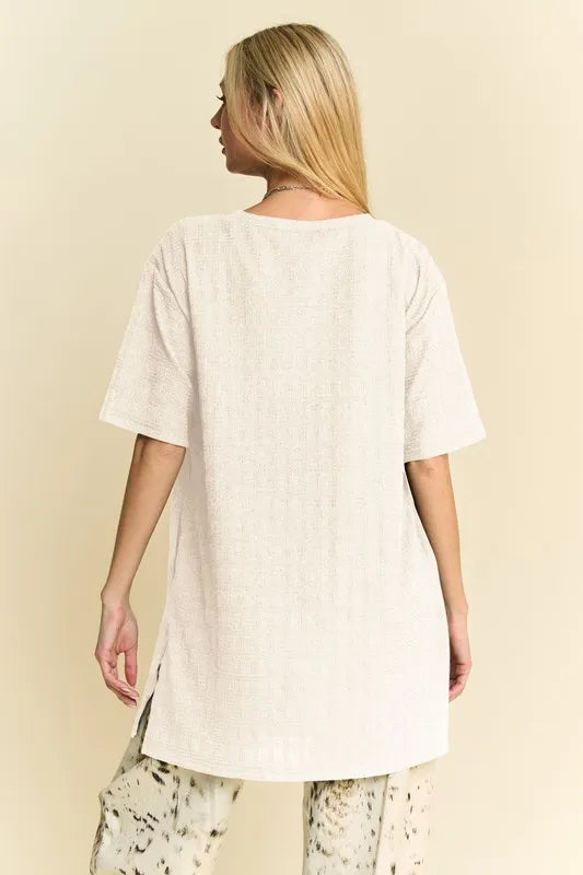 Davi & Dani White Short Sleeve Side Slit T-Shirt with Pockets