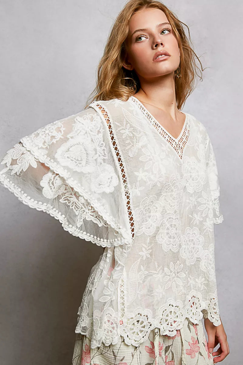 POL Off White Floral Crochet V-Neck Short Sleeve Blouse with Scalloped Hem