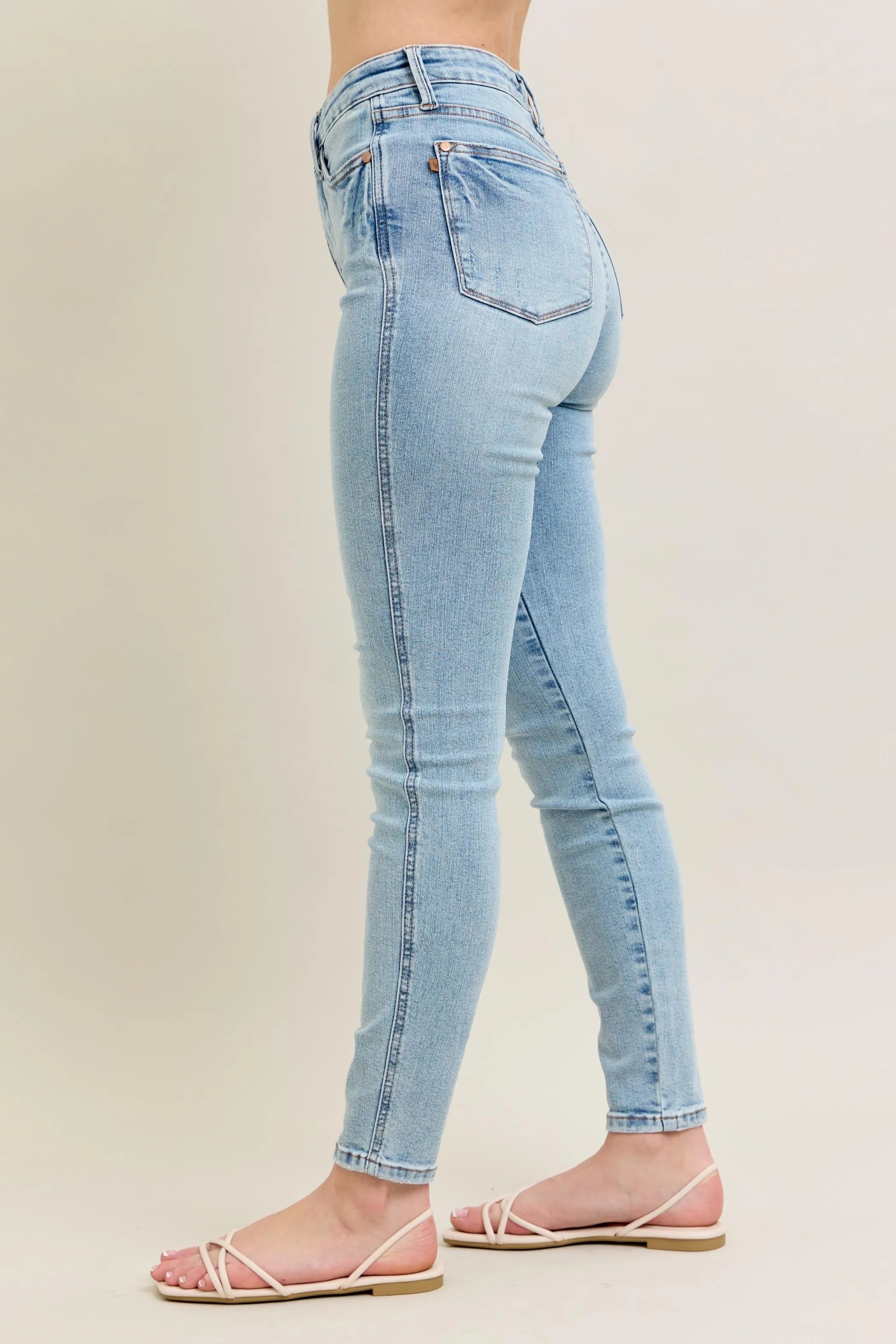 Judy Blue Light Washed Mid-Rise Tummy Control Vintage Wash Skinny Jeans