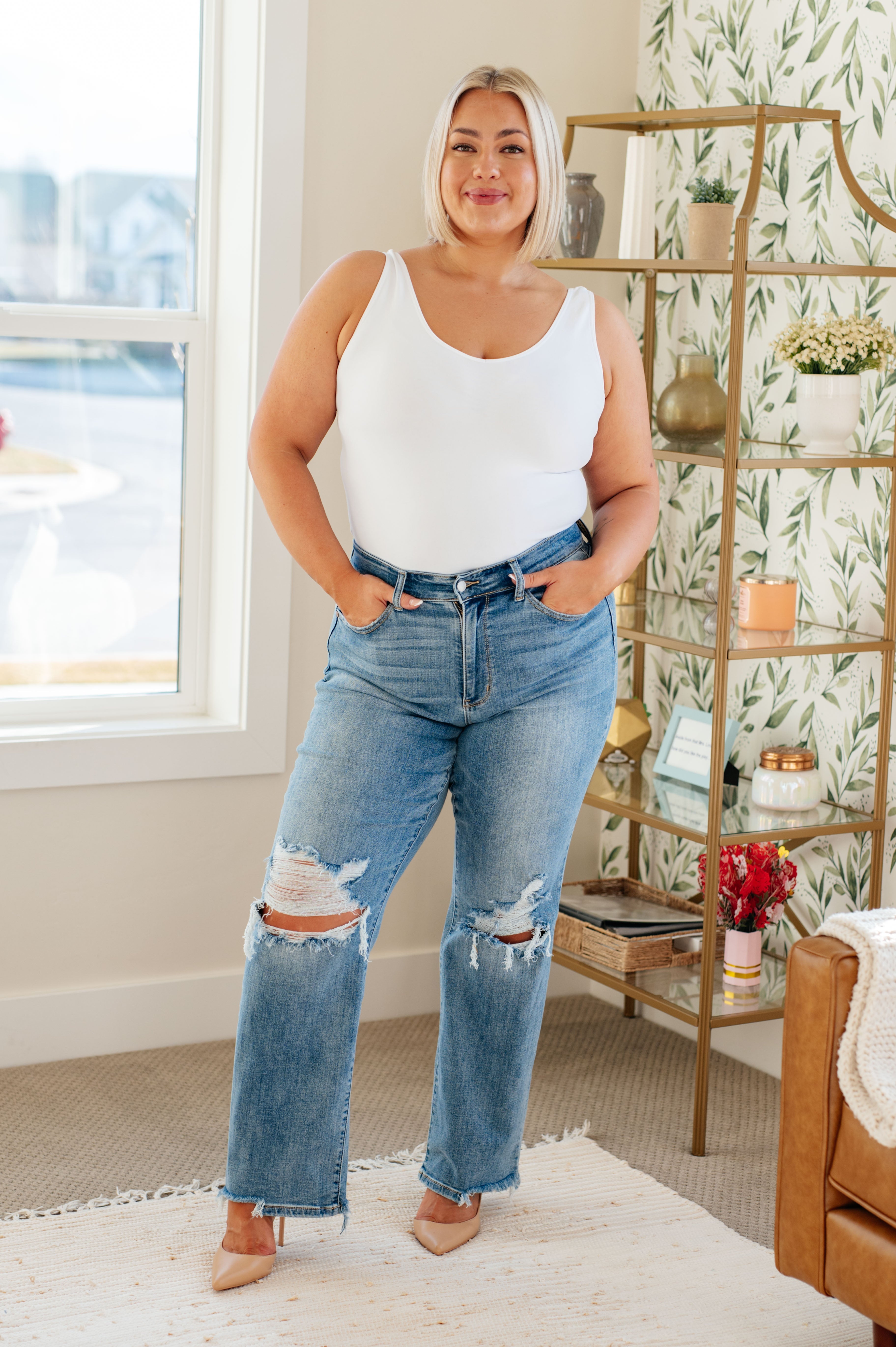 Judy Blue Rose High Rise 90's Straight Jeans in Light Wash Denim