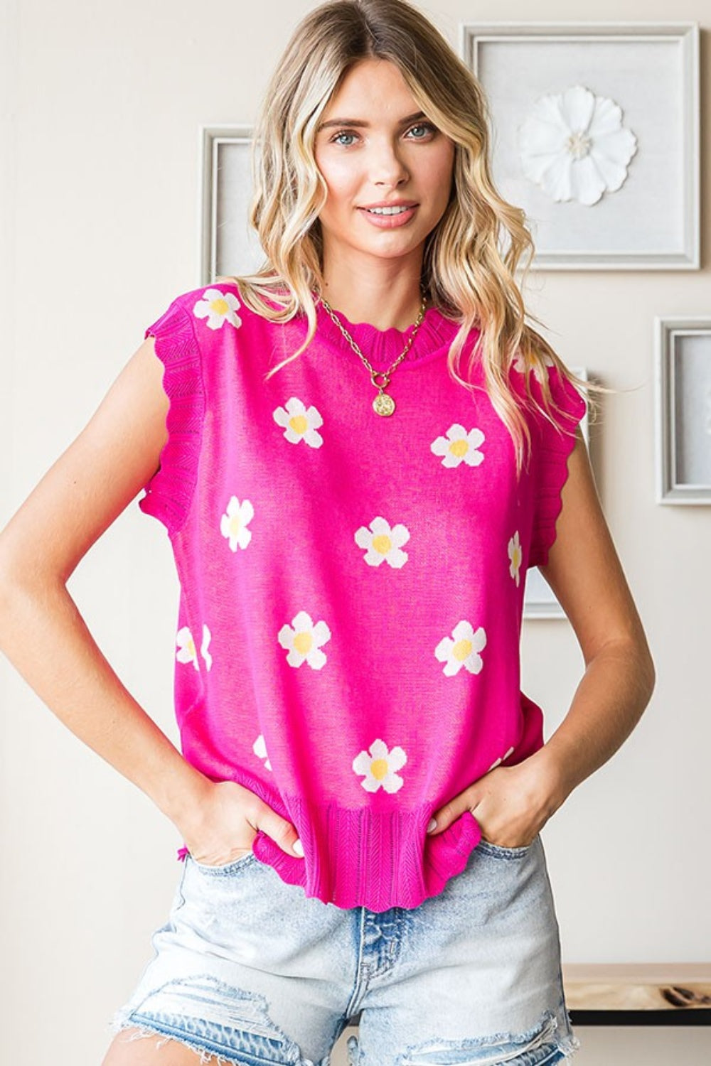 First Love Fuchsia Flower Pattern Round Neck Sweater Vest Trendsi