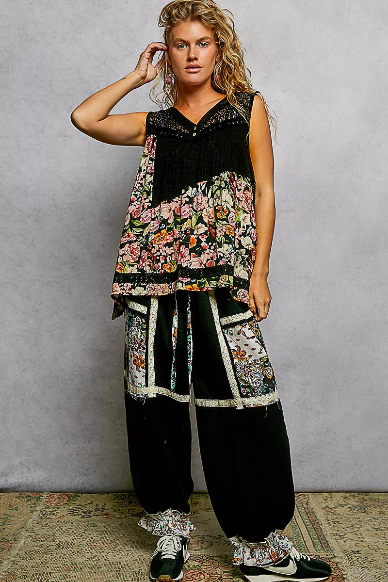 POL Black Lace Detail Floral V-Neck Tank