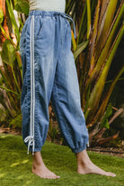 BiBi Striped Tape Details With Bow Tied Point Elastic Waist Jeans OFF WHITE