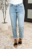 Judy Blue Cheyenne V-Front Cool Denim Boyfriend Jeans Womens