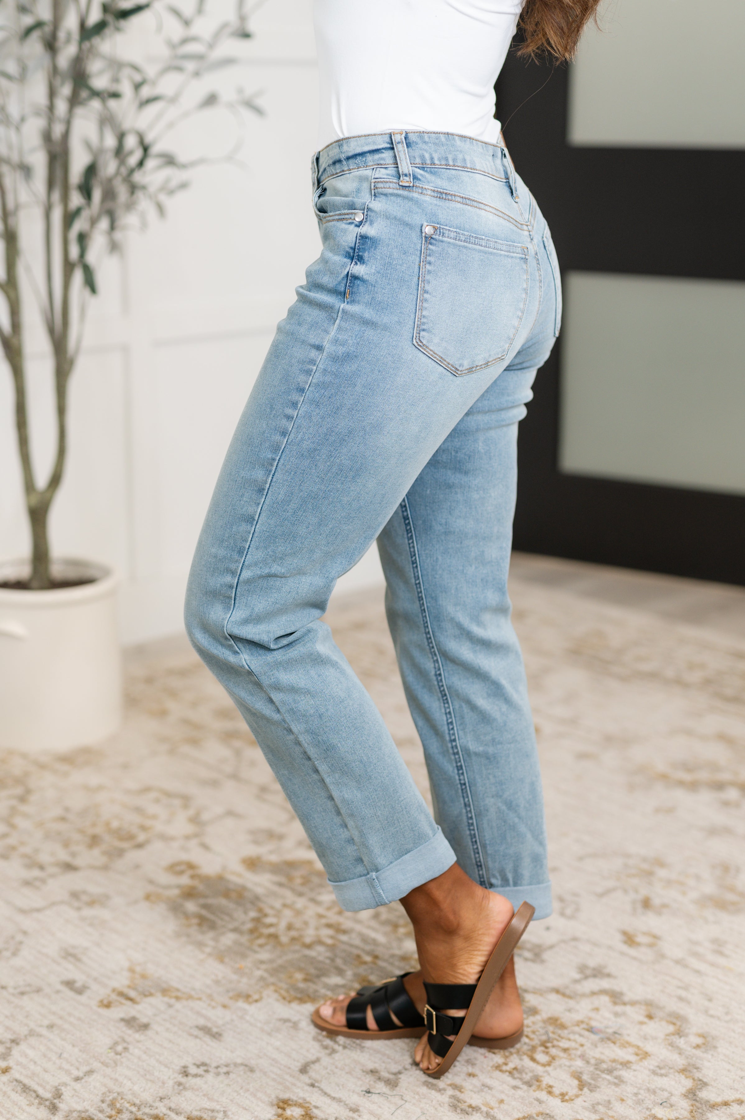 Judy Blue Cheyenne V-Front Cool Denim Boyfriend Jeans Womens