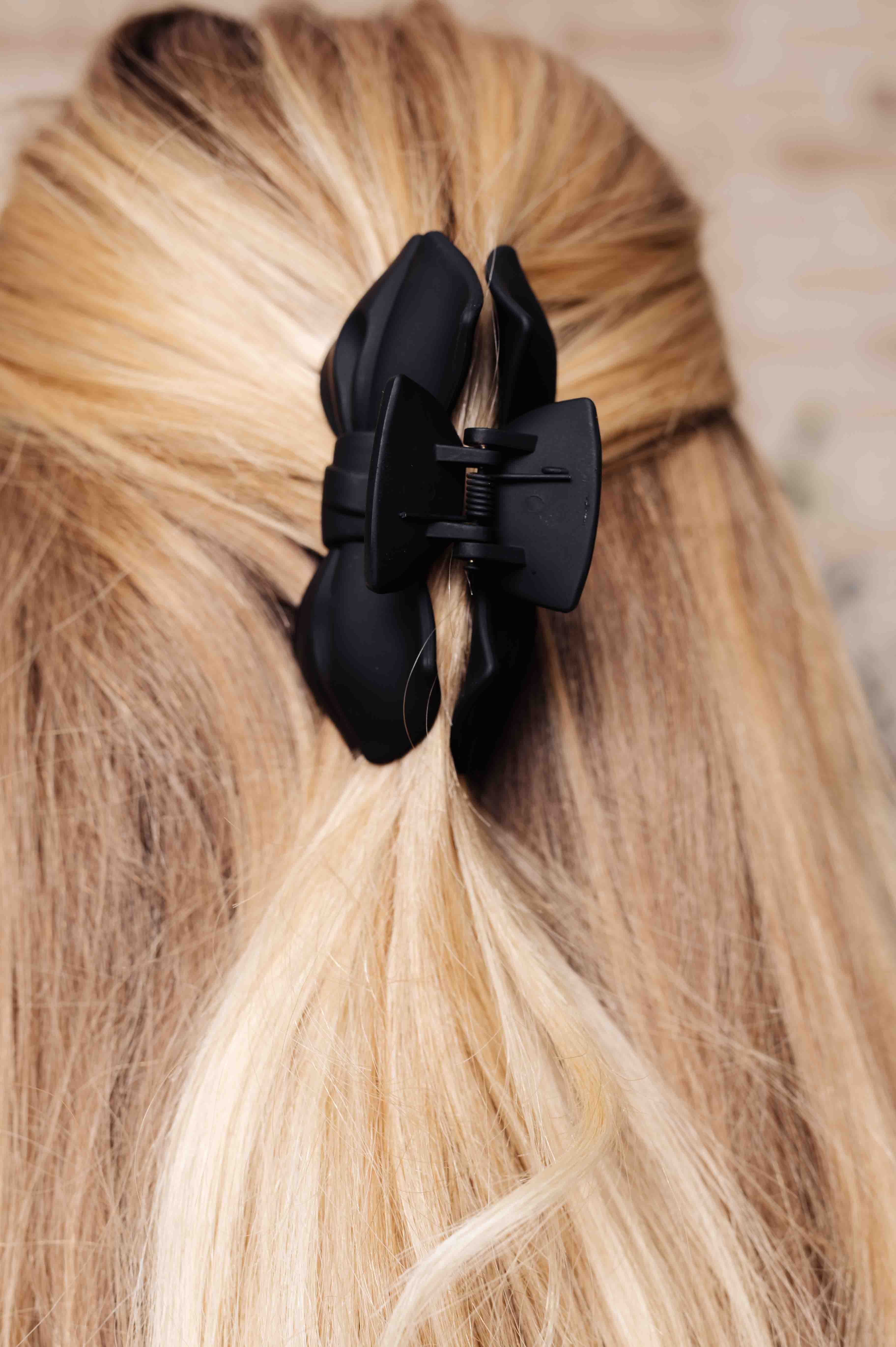 Classic Bow Claw Clip In Matte Black Ave Shops
