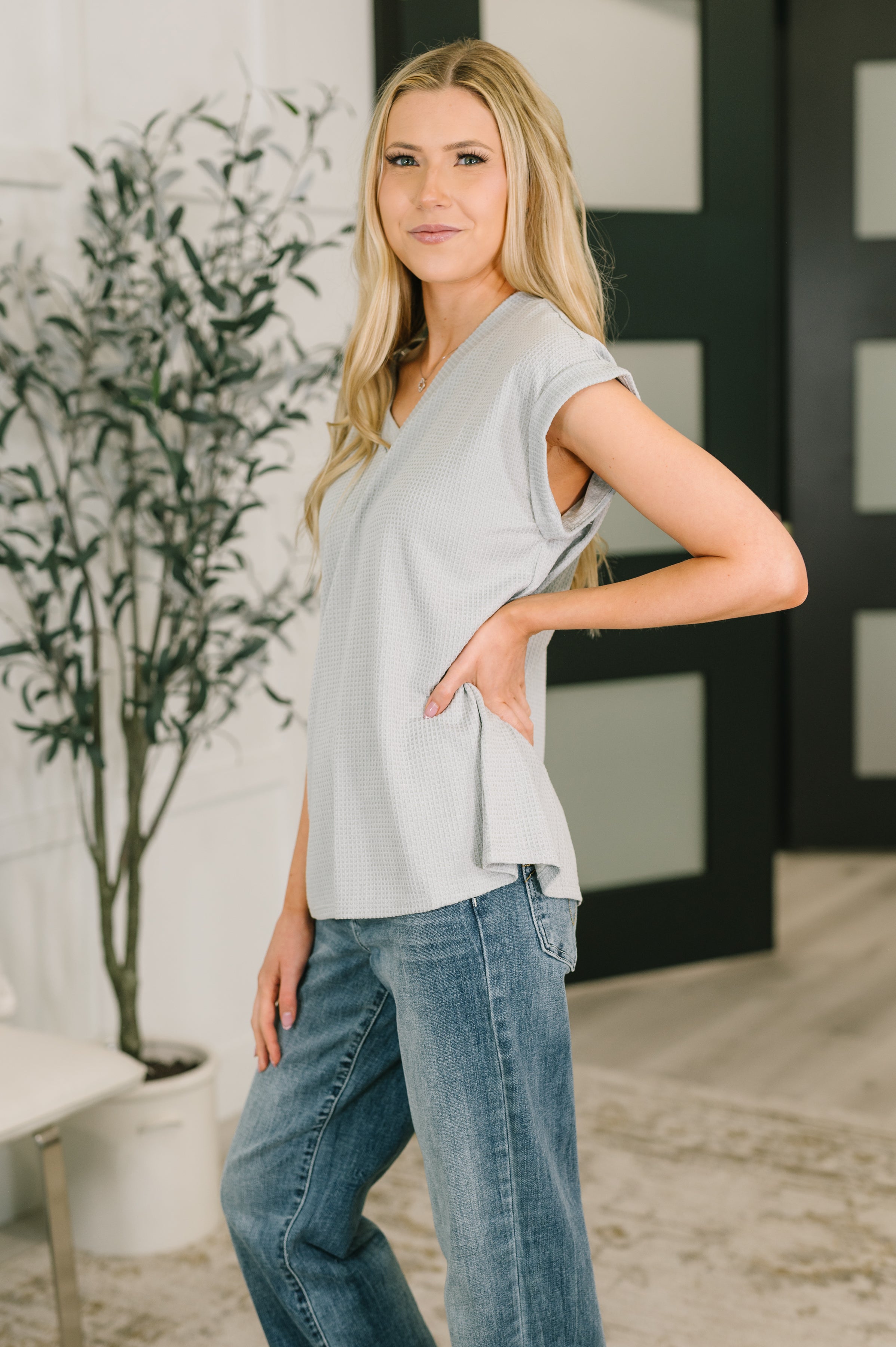 Dear Scarlett Classic Timeless V-Neck Tee in Pearl Grey Womens