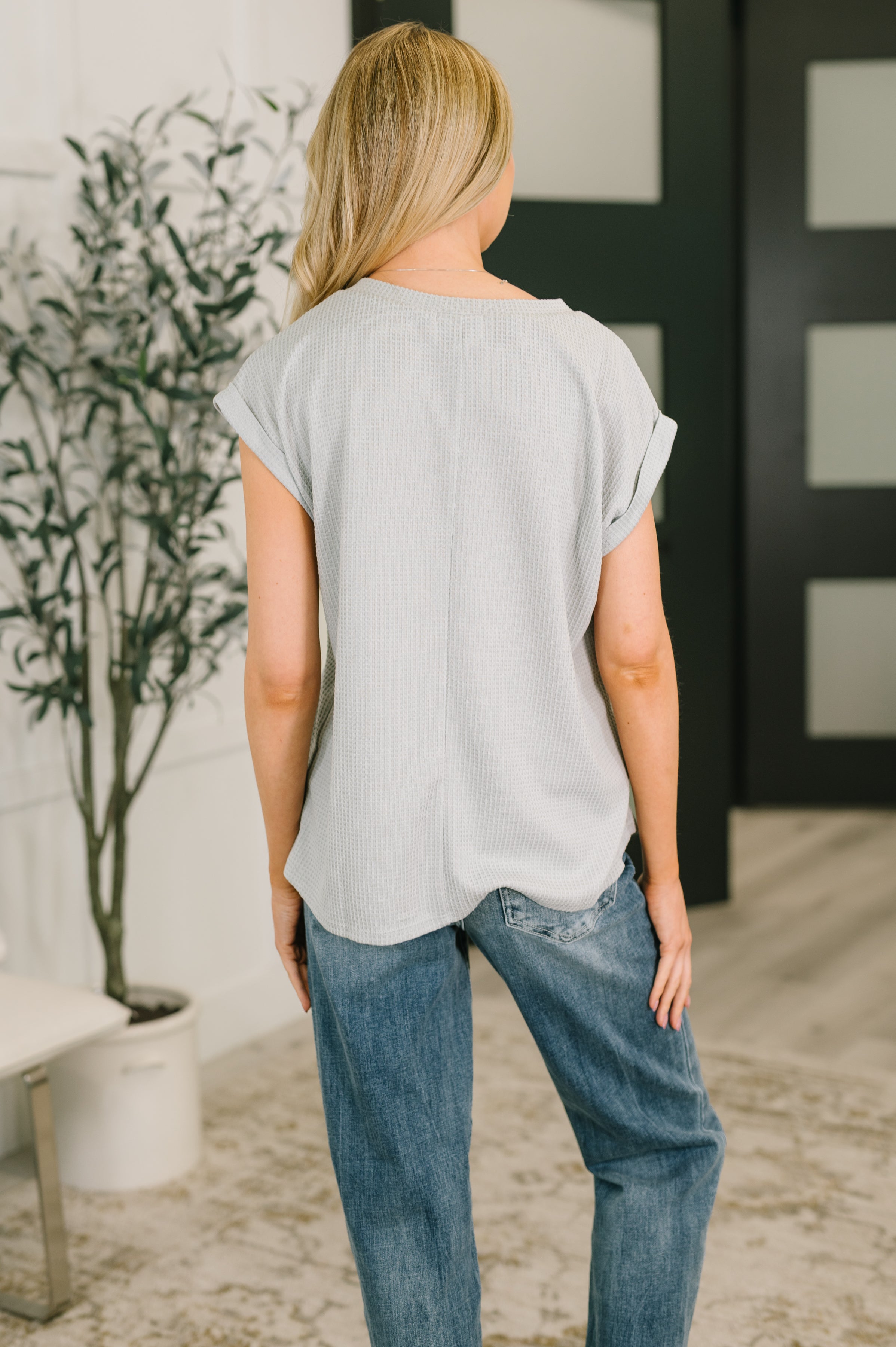 Dear Scarlett Classic Timeless V-Neck Tee in Pearl Grey Womens