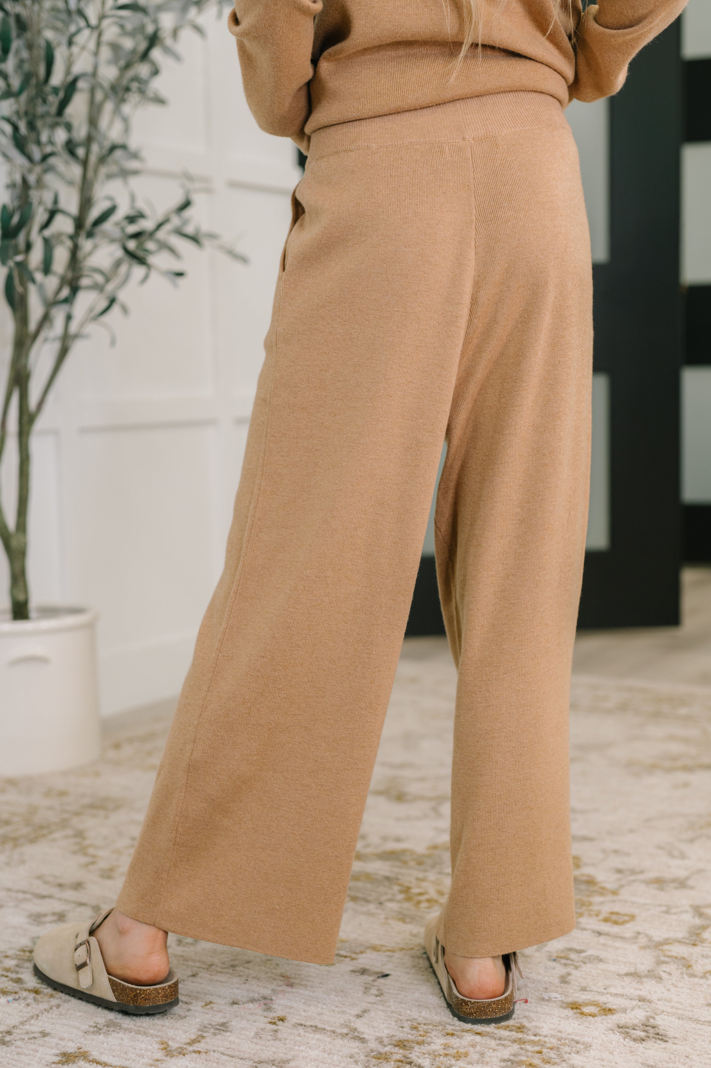 Honey Mark Clove Ribbed Knit Culottes in Camel Womens