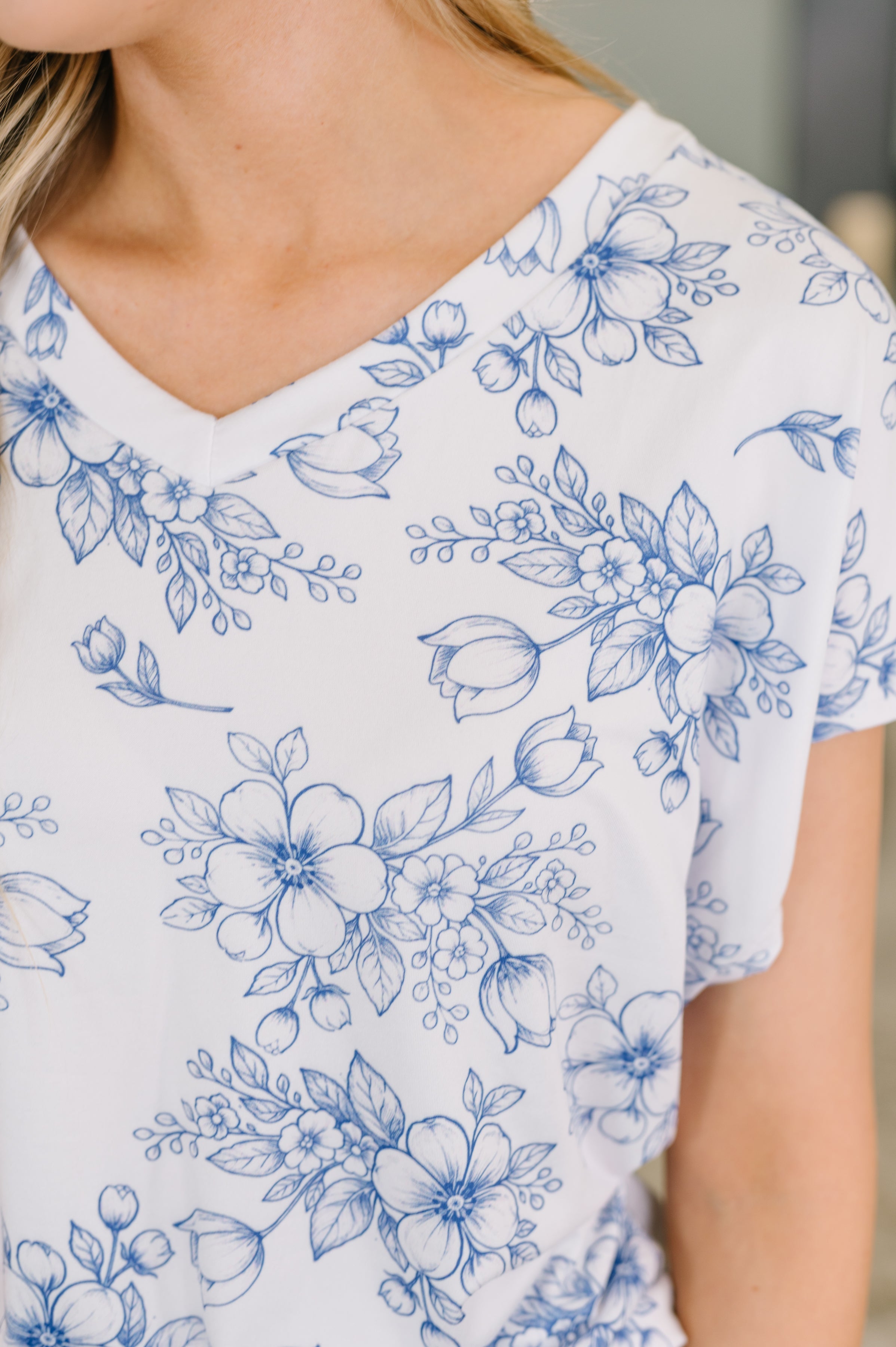 Haptics Down Right Delicate V-Neck Tulip Floral Top Womens