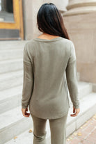 Mono B Essential Lounge Top in Mineral Wash Olive Womens