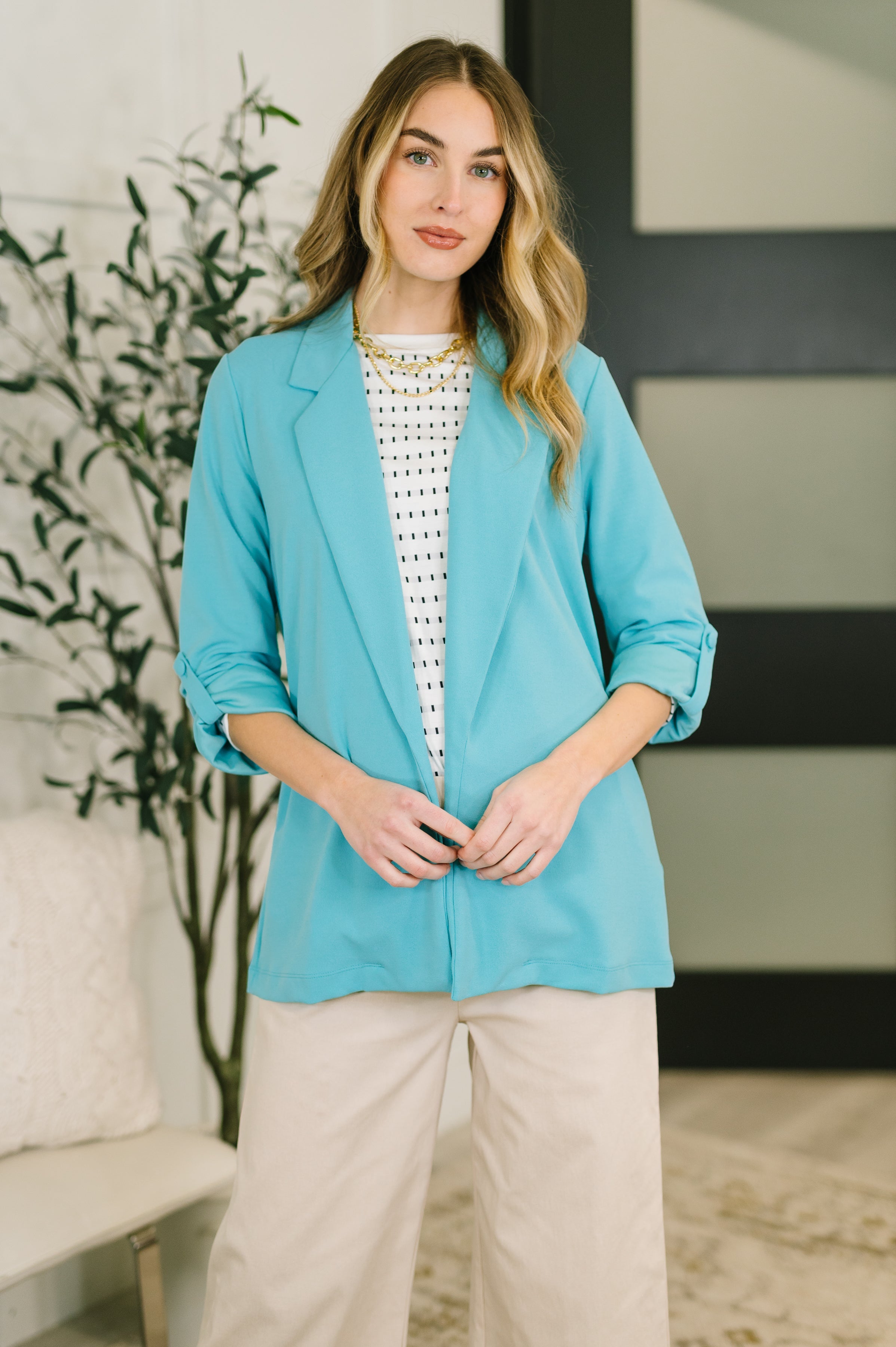 Andree by Unit I'm Really That Gal Open Front Blazer in Aqua Womens